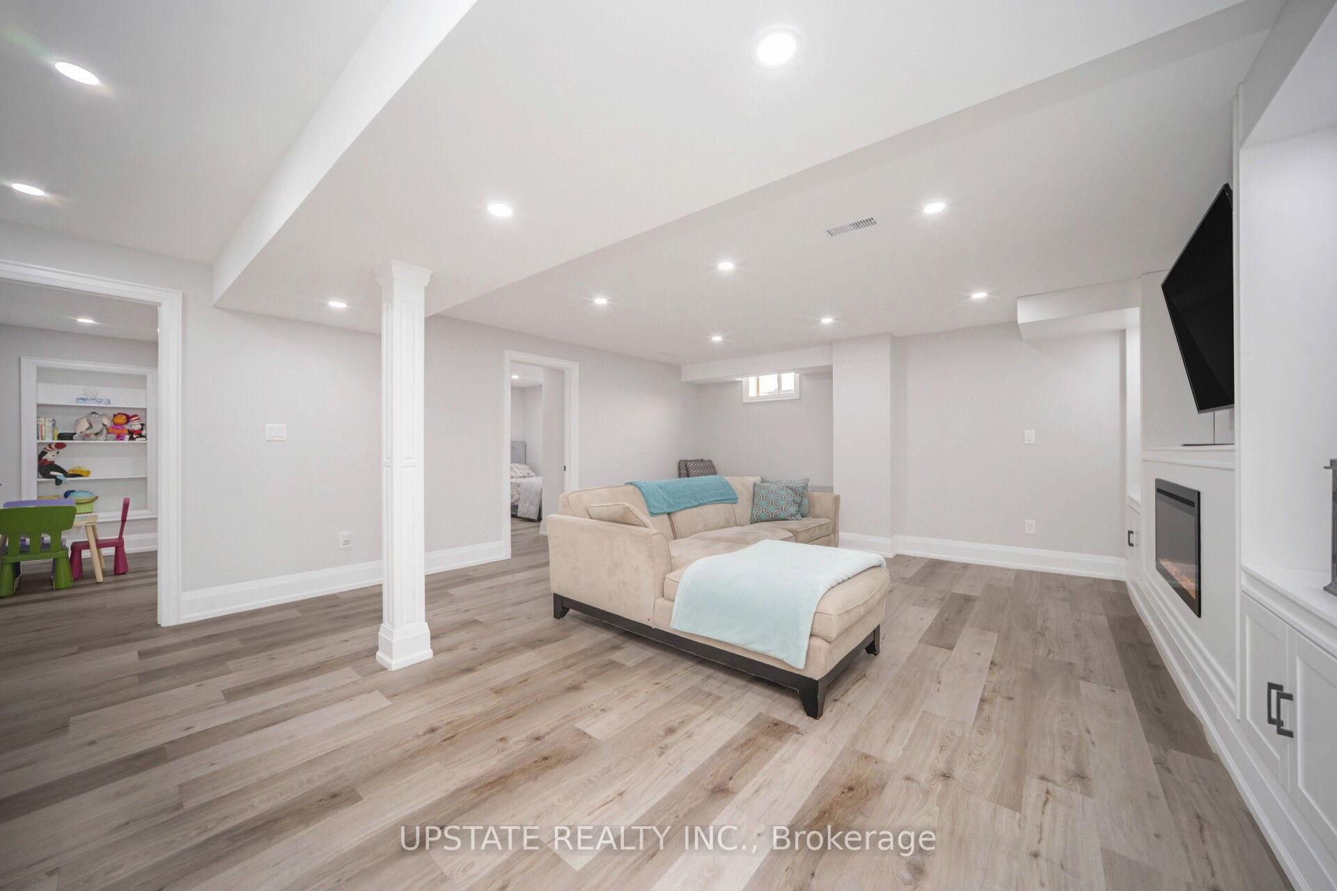 Photo 28 of 8 Lost Canyon Way, Brampton, Credit Valley — HOMEH
