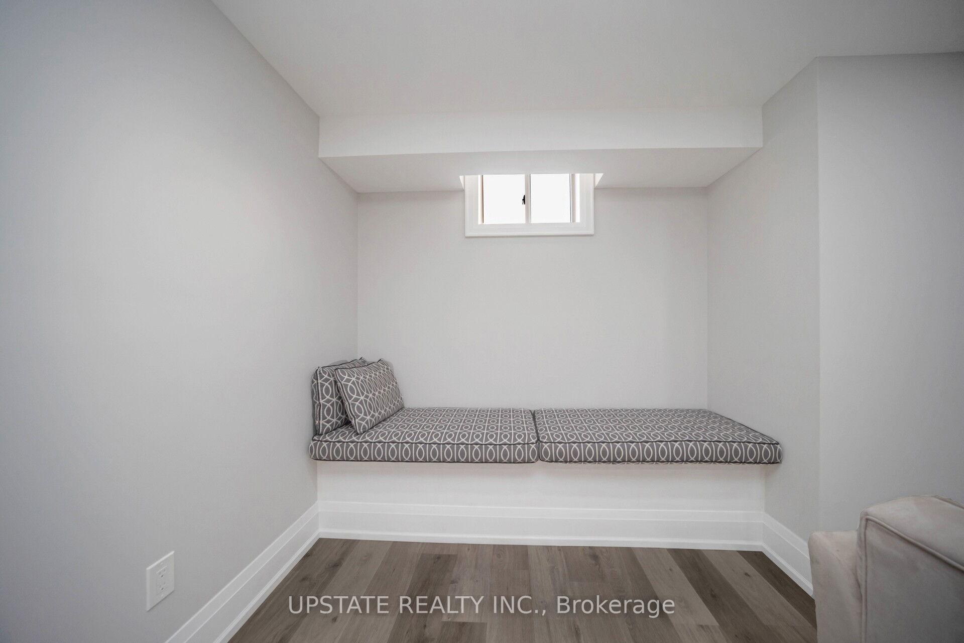 Photo 33 of 8 Lost Canyon Way, Brampton, Credit Valley — HOMEH