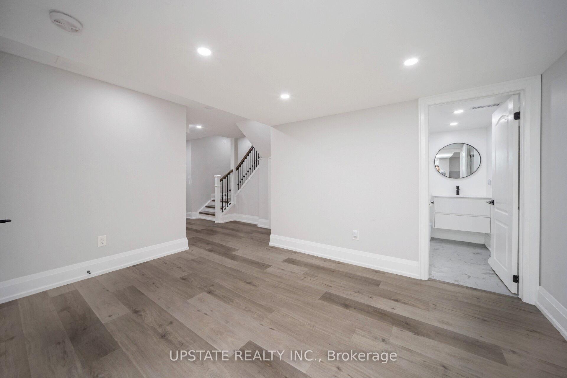 Photo 32 of 8 Lost Canyon Way, Brampton, Credit Valley — HOMEH