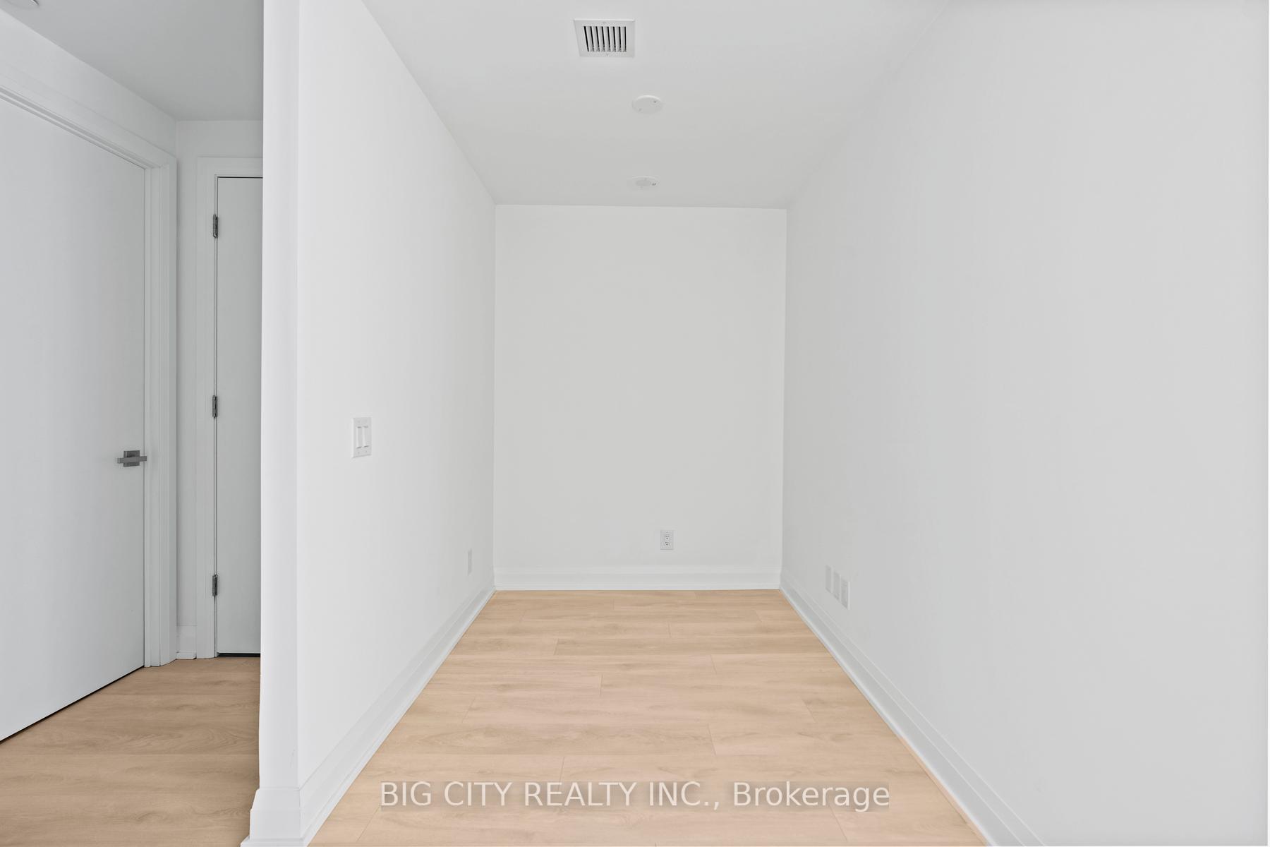 Photo 3 of Unit 1009, 33 Frederick Todd Way, Toronto, Thorncliffe Park — HOMEH