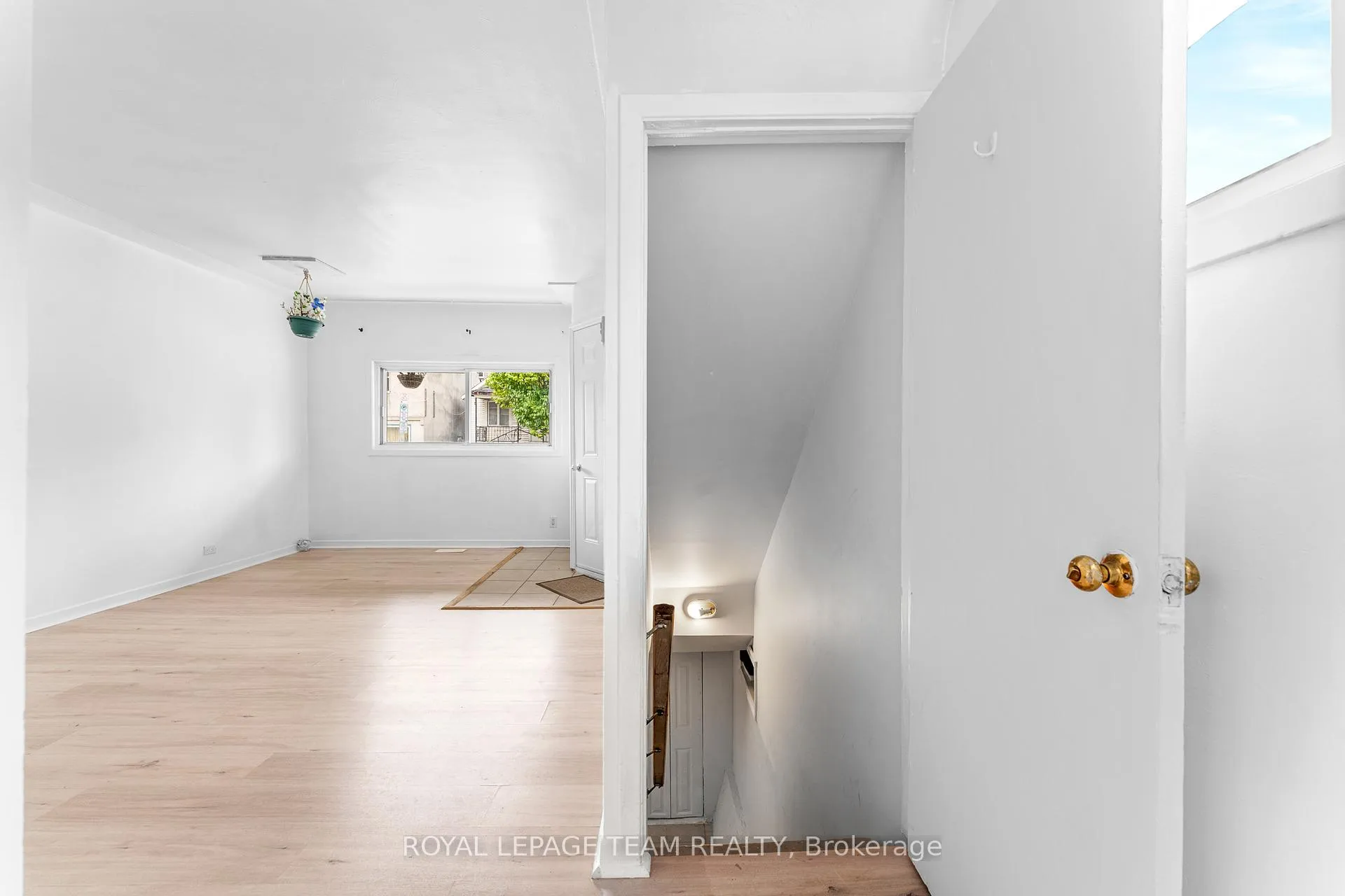 Photo 5 of 109 Marier Avenue, Ottawa, Vanier — HOMEH