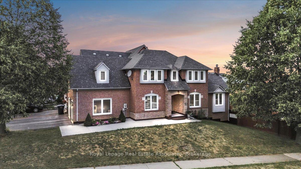 Photo 1 of 3 Stoneledge Circle, Brampton, Sandringham-Wellington — HOMEH