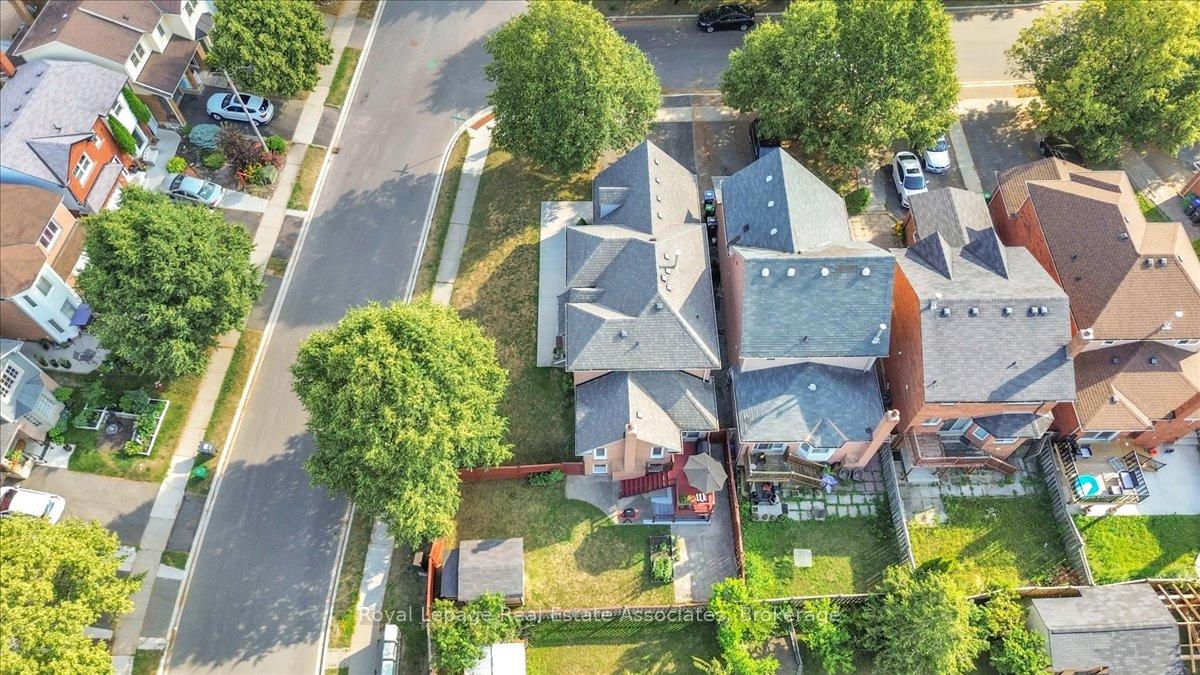 Photo 3 of 3 Stoneledge Circle, Brampton, Sandringham-Wellington — HOMEH