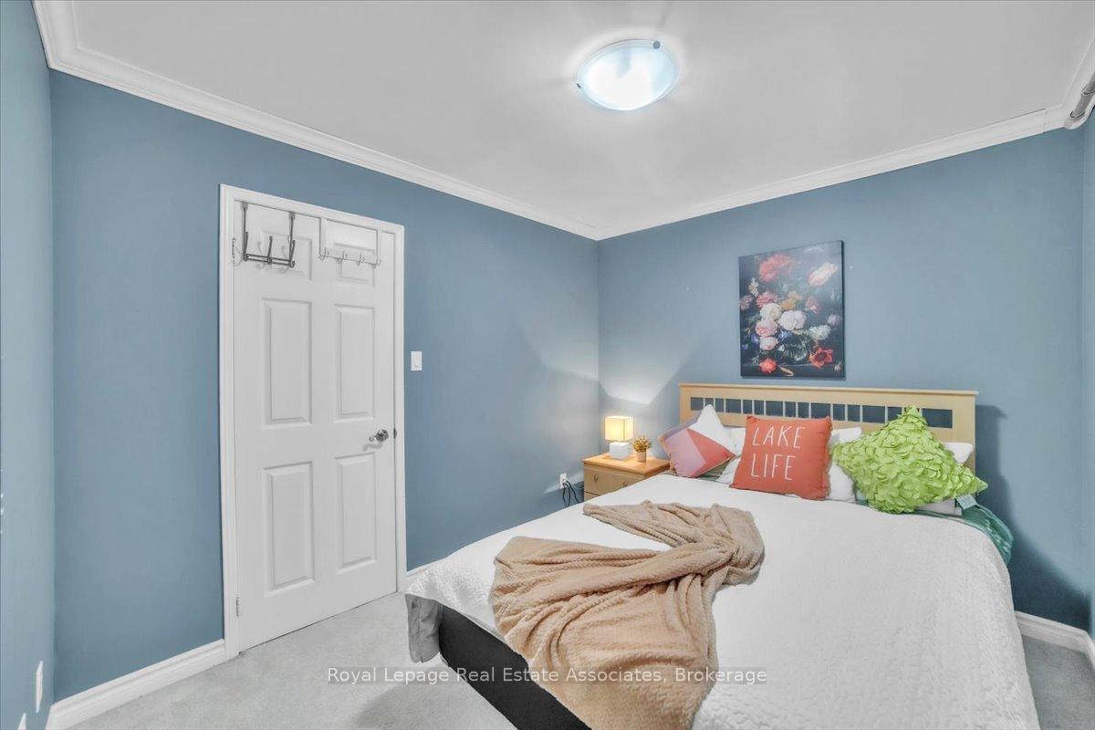 Photo 8 of 3 Stoneledge Circle, Brampton, Sandringham-Wellington — HOMEH