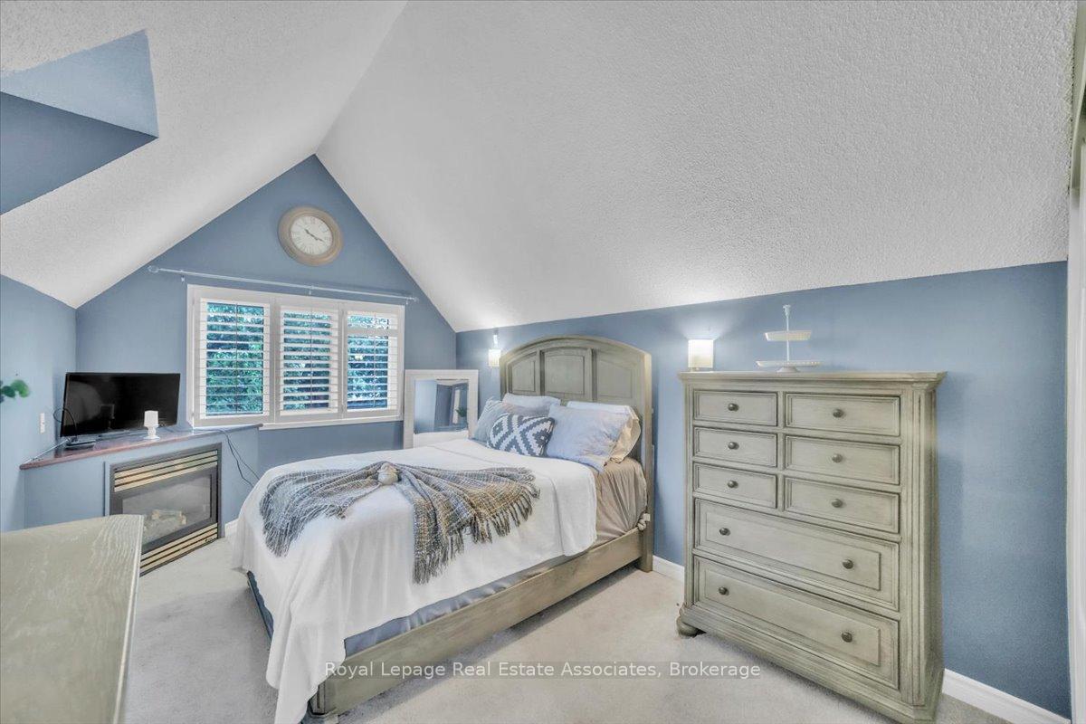 Photo 11 of 3 Stoneledge Circle, Brampton, Sandringham-Wellington — HOMEH