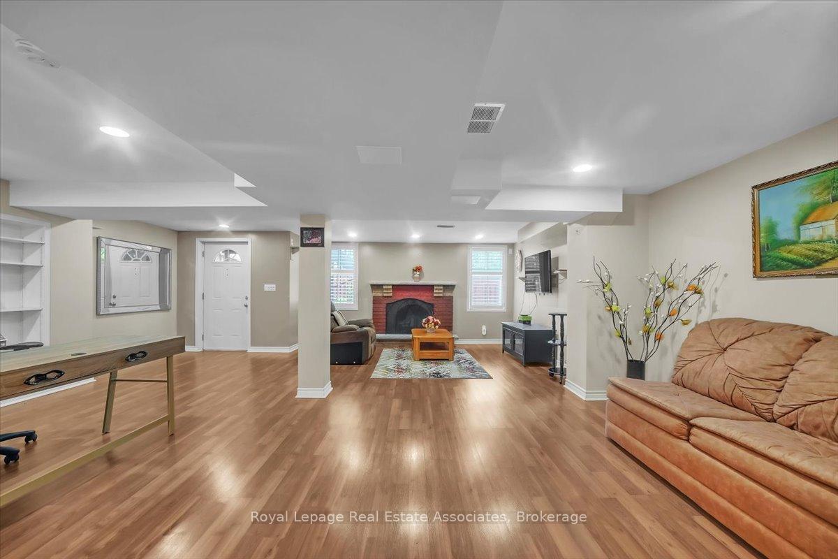 Photo 13 of 3 Stoneledge Circle, Brampton, Sandringham-Wellington — HOMEH