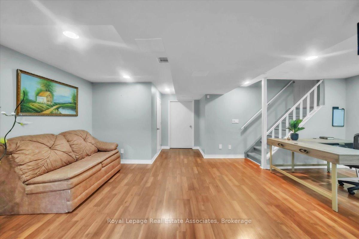 Photo 14 of 3 Stoneledge Circle, Brampton, Sandringham-Wellington — HOMEH