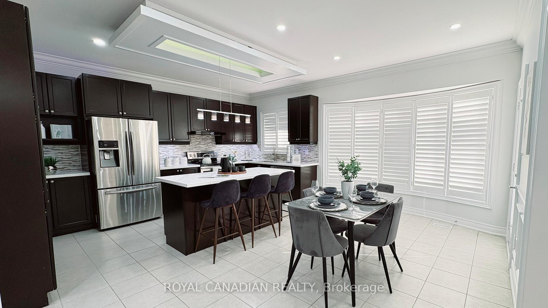 Photo 11 of 8 Templar Street, Brampton, Credit Valley — HOMEH
