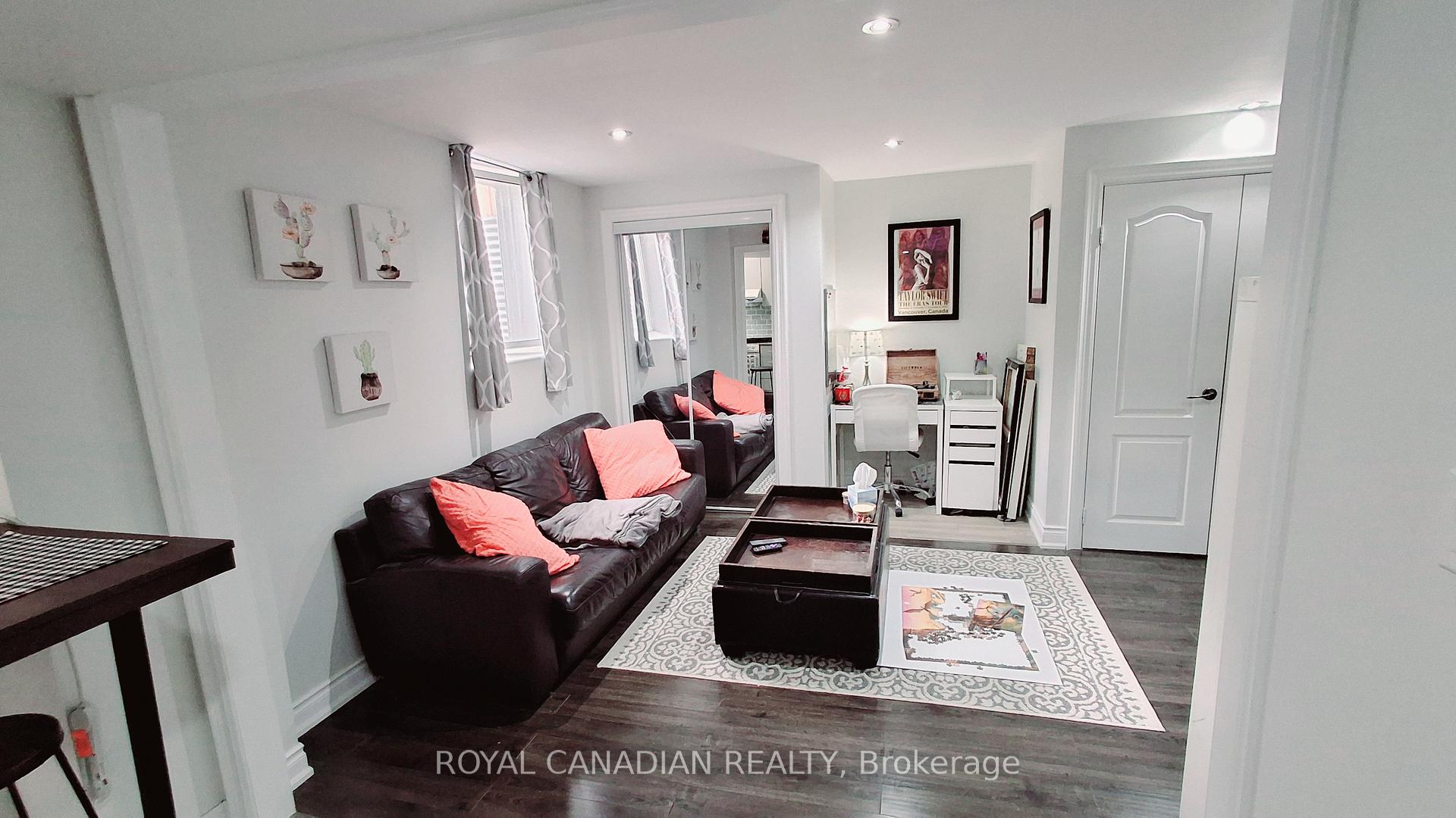 Photo 13 of 8 Templar Street, Brampton, Credit Valley — HOMEH