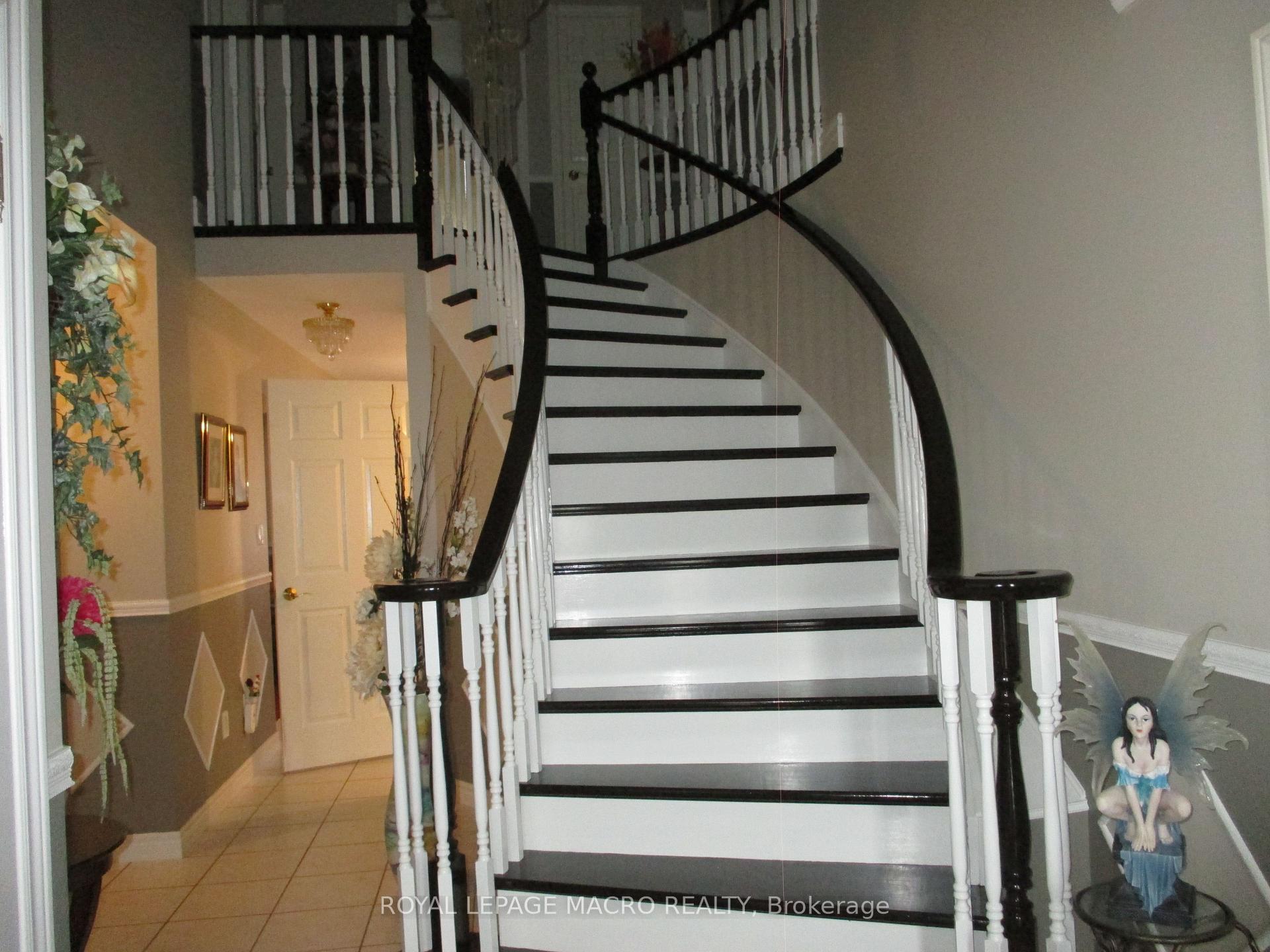 Photo 15 of 22 Resolute Drive, Hamilton, Crerar — HOMEH