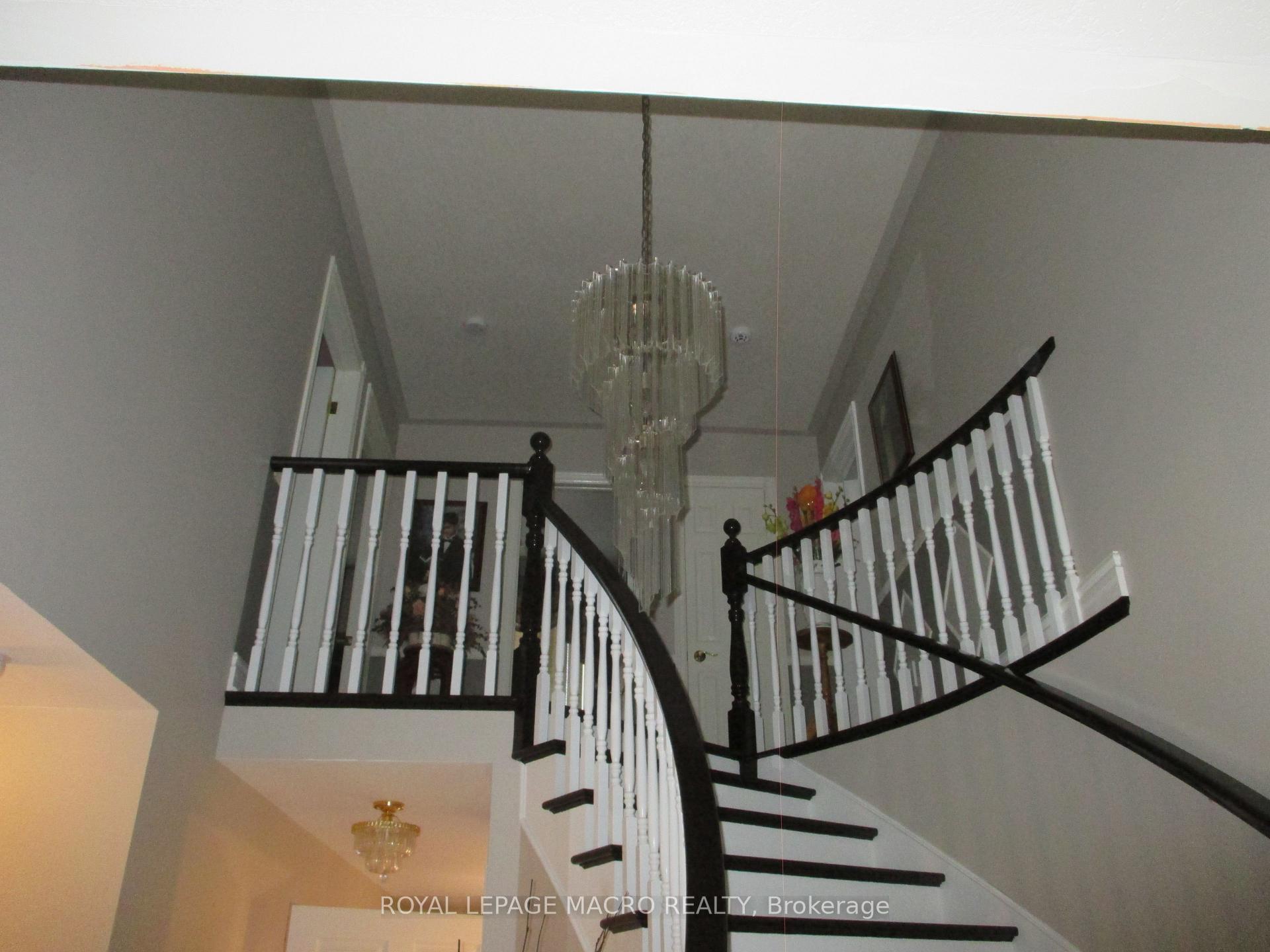 Photo 16 of 22 Resolute Drive, Hamilton, Crerar — HOMEH