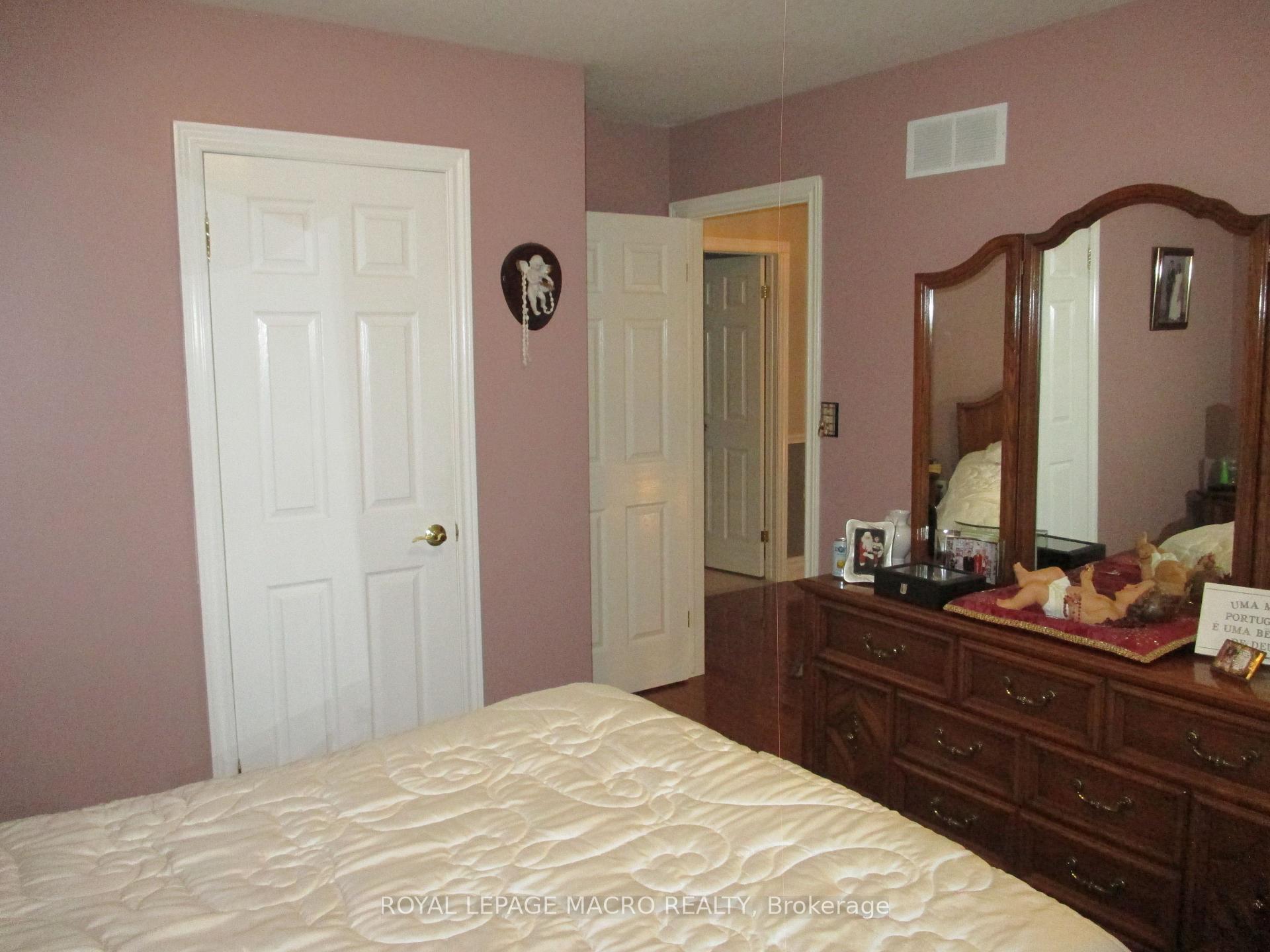 Photo 18 of 22 Resolute Drive, Hamilton, Crerar — HOMEH