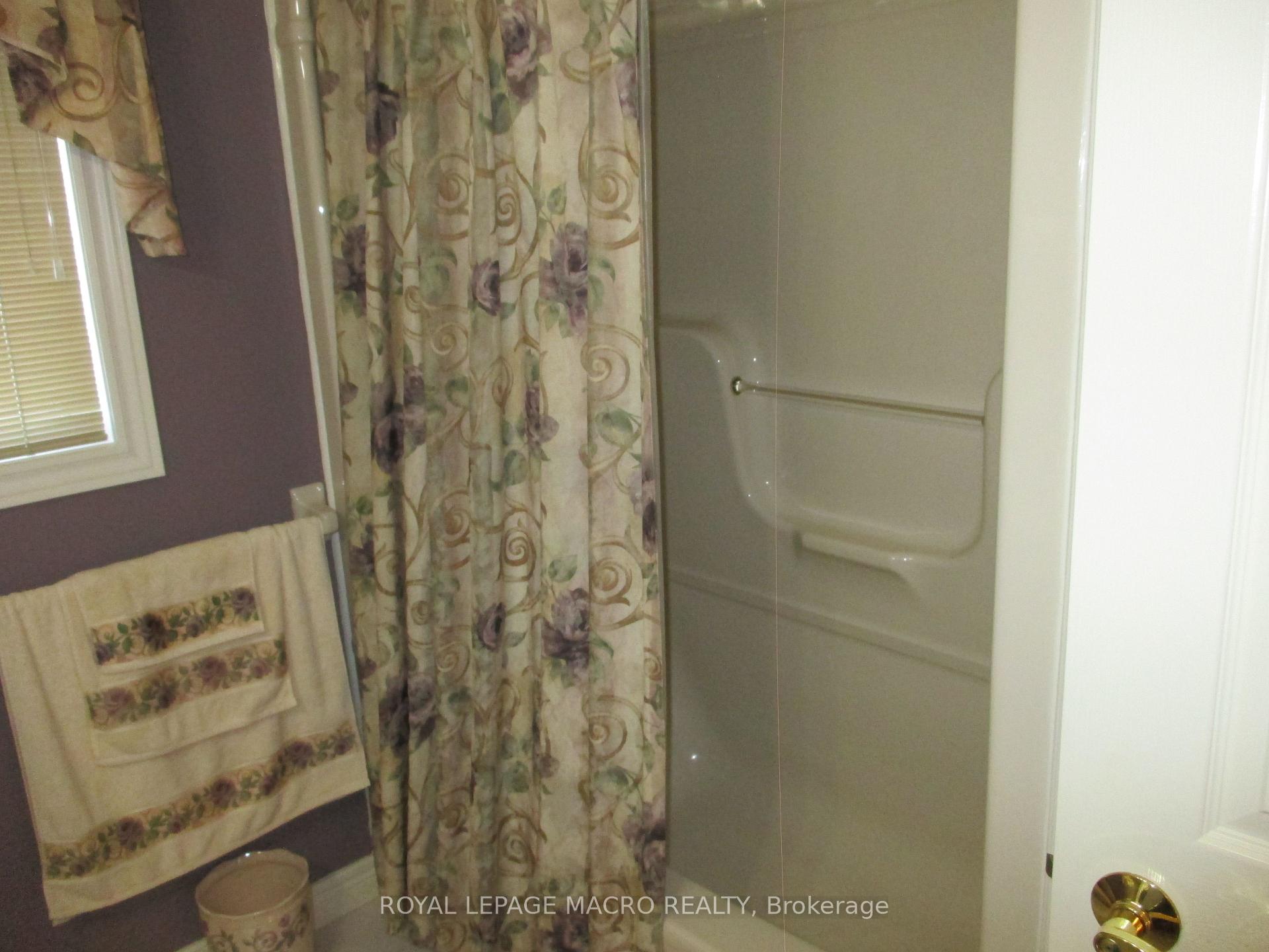 Photo 23 of 22 Resolute Drive, Hamilton, Crerar — HOMEH