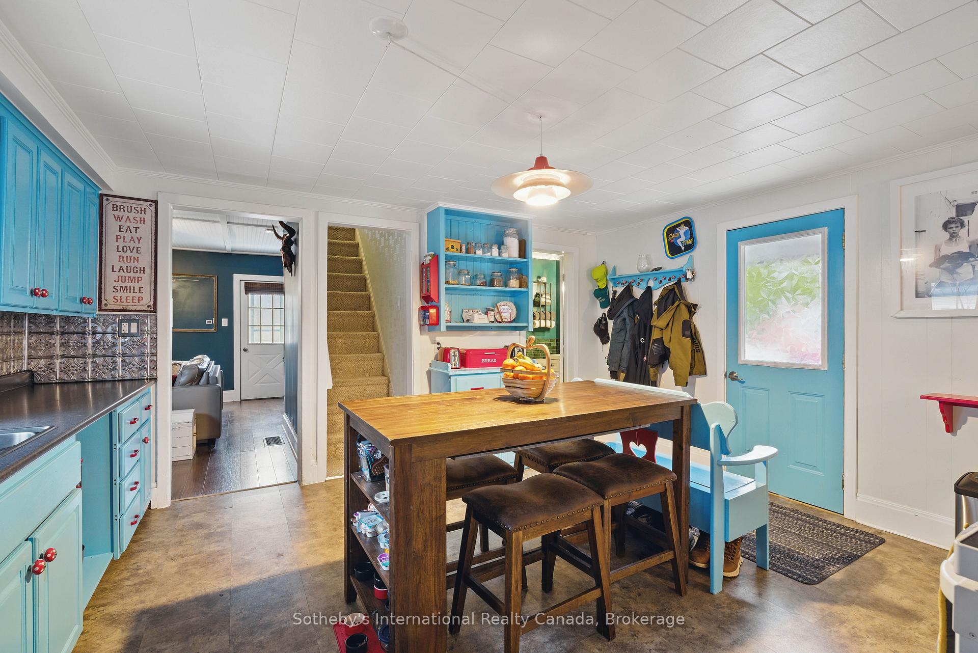 Photo 3 of 241 Phillip Street E, Gravenhurst, Muskoka (S) — HOMEH