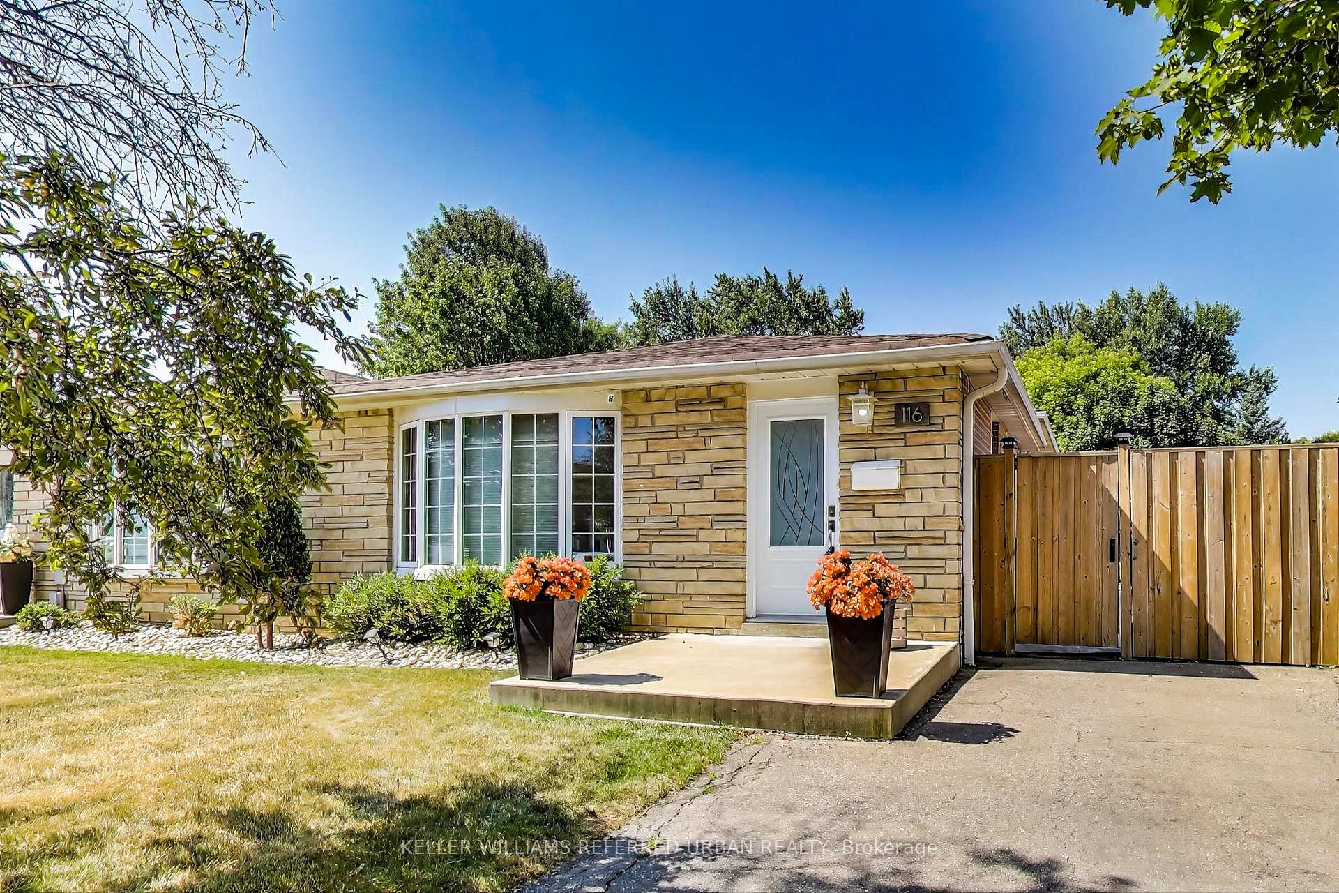 Front of 116 Fallingdale Crescent