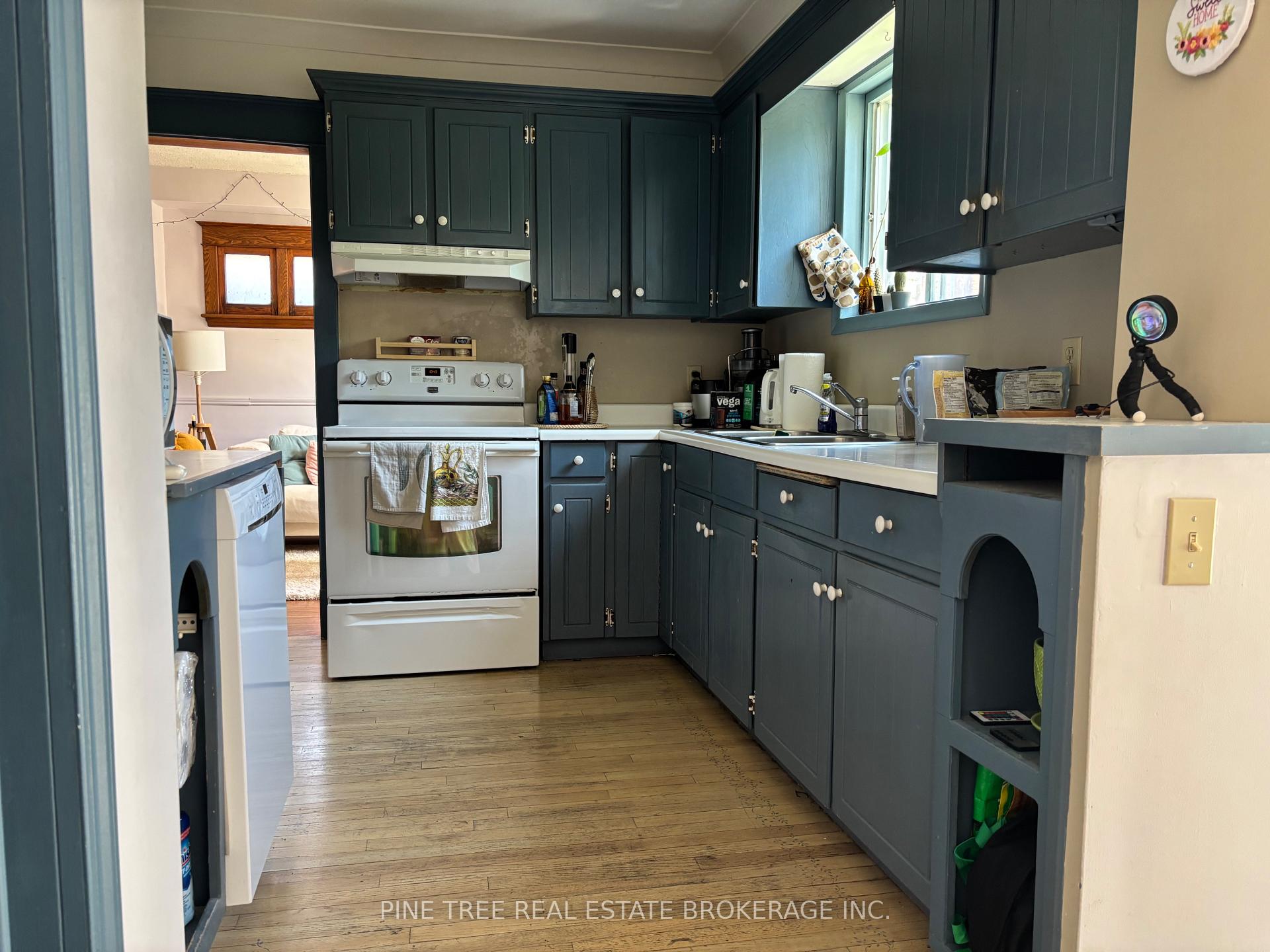 Photo 10 of 31 Paisley Avenue S, Hamilton, Westdale — HOMEH