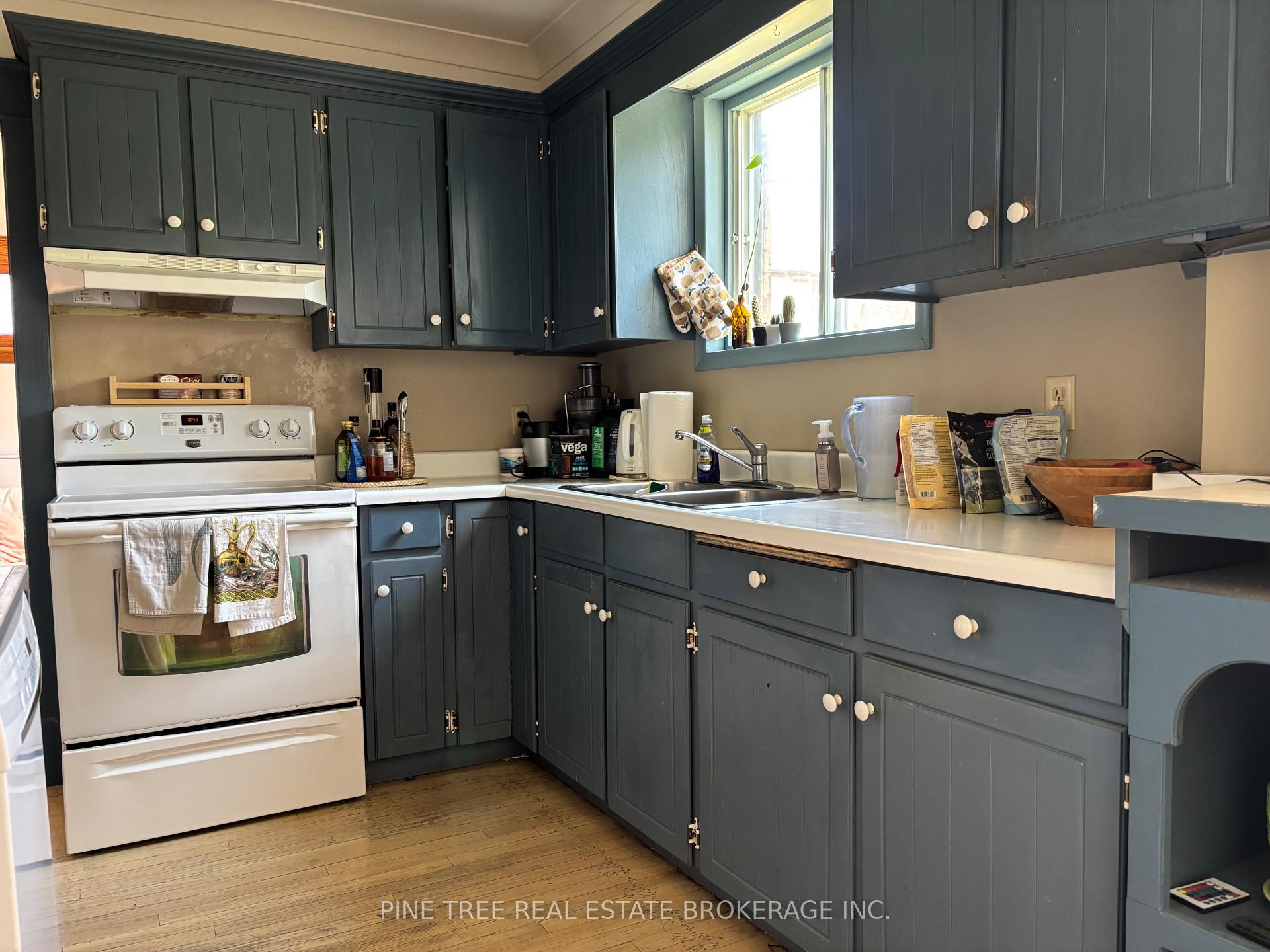 Photo 11 of 31 Paisley Avenue S, Hamilton, Westdale — HOMEH