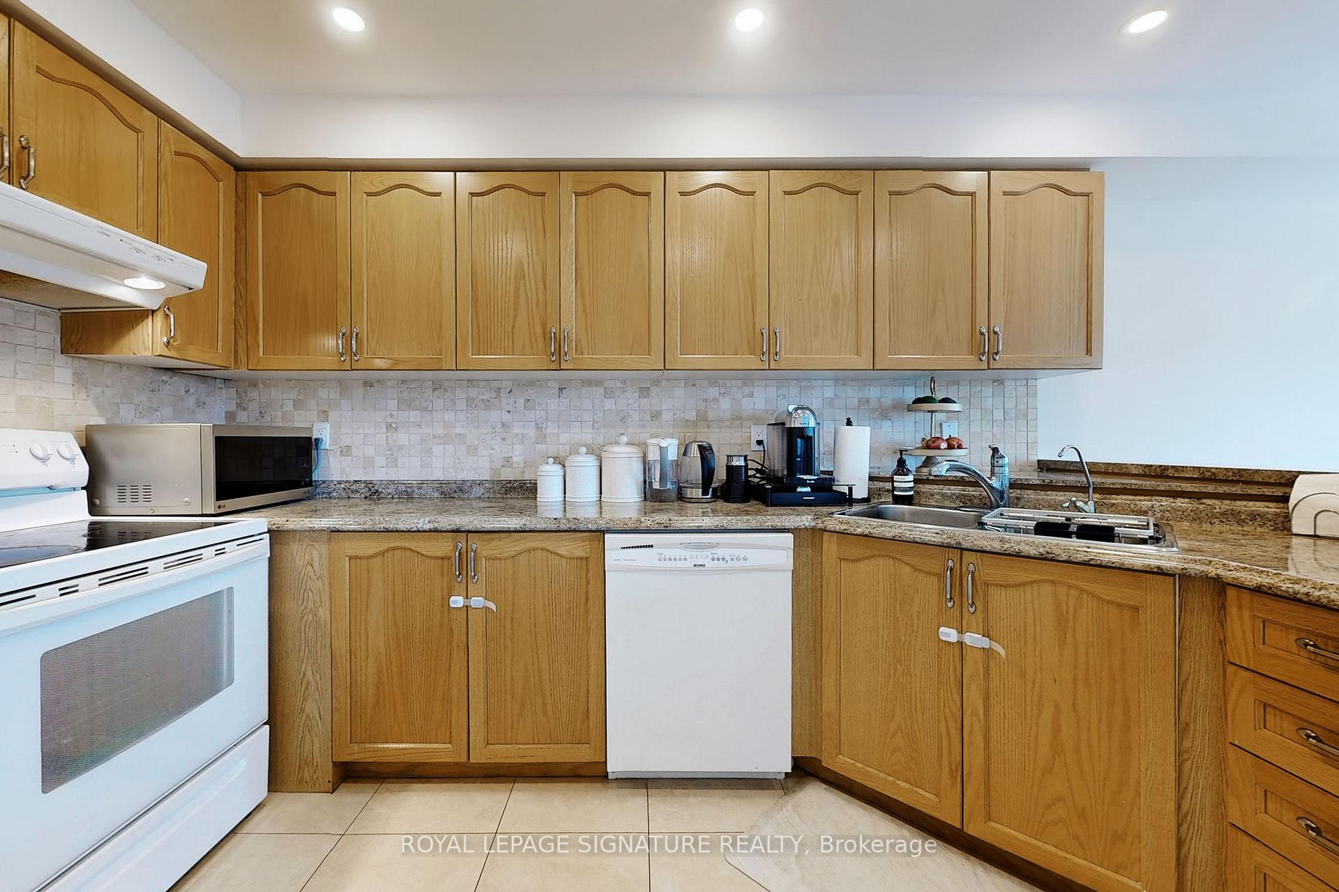 Photo 5 of Unit 23, 2871 Darien Road, Burlington, Rose — HOMEH