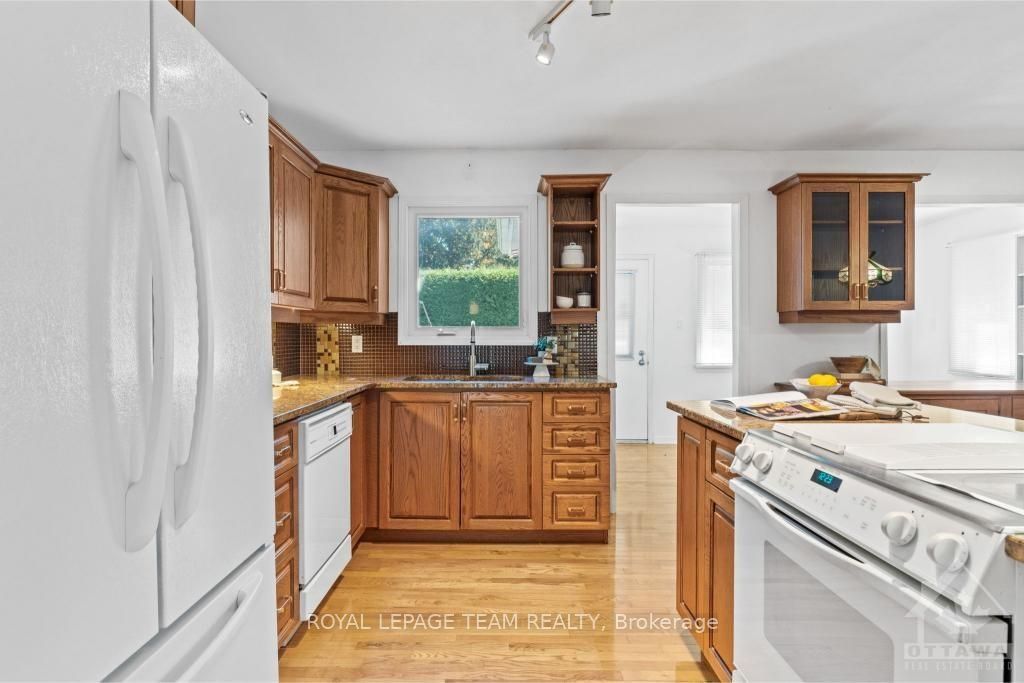 Photo 11 of 6 Assiniboine Drive, Ottawa, Borden Farm/Stewart Farm/Carleton Heights/Parkwood Hills — HOMEH