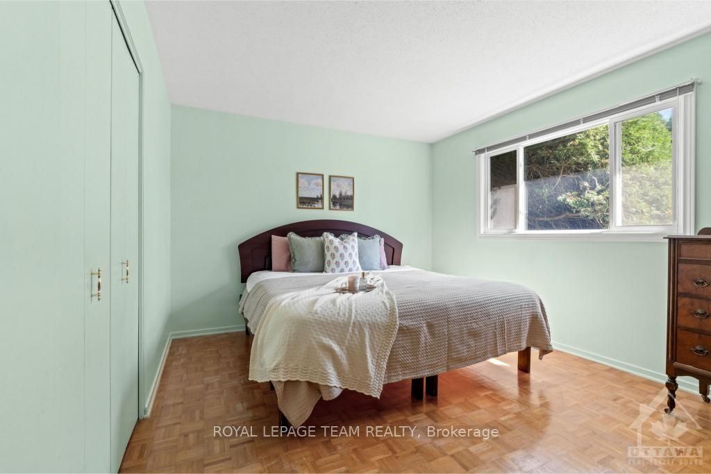 Photo 15 of 6 Assiniboine Drive, Ottawa, Borden Farm/Stewart Farm/Carleton Heights/Parkwood Hills — HOMEH
