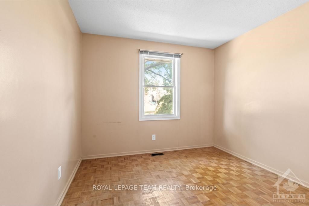 Photo 17 of 6 Assiniboine Drive, Ottawa, Borden Farm/Stewart Farm/Carleton Heights/Parkwood Hills — HOMEH