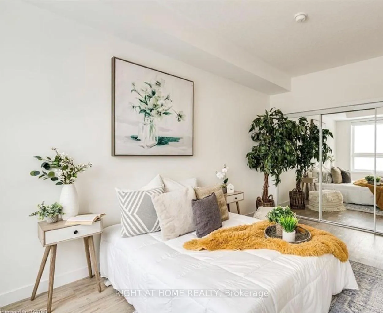 Photo 9 of Unit 206, 35 Southshore Crescent, Hamilton, Lakeshore — HOMEH
