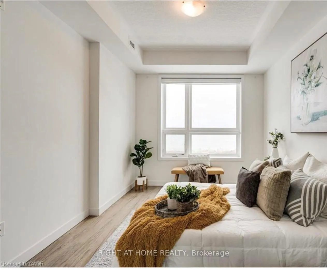 Photo 10 of Unit 206, 35 Southshore Crescent, Hamilton, Lakeshore — HOMEH