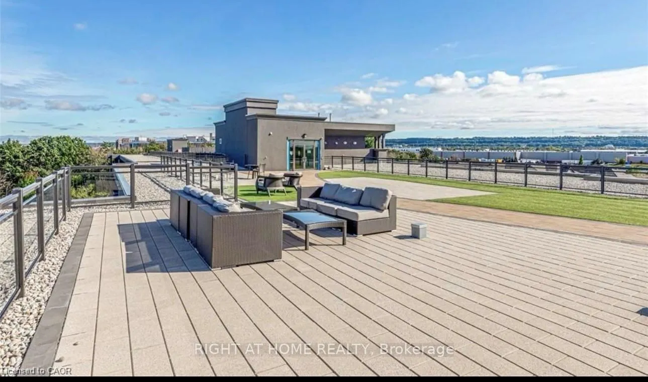 Photo 15 of Unit 206, 35 Southshore Crescent, Hamilton, Lakeshore — HOMEH