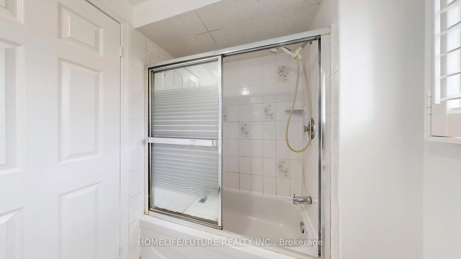 Photo 31 of 51 Gurr Crescent, Ajax, Central West — HOMEH