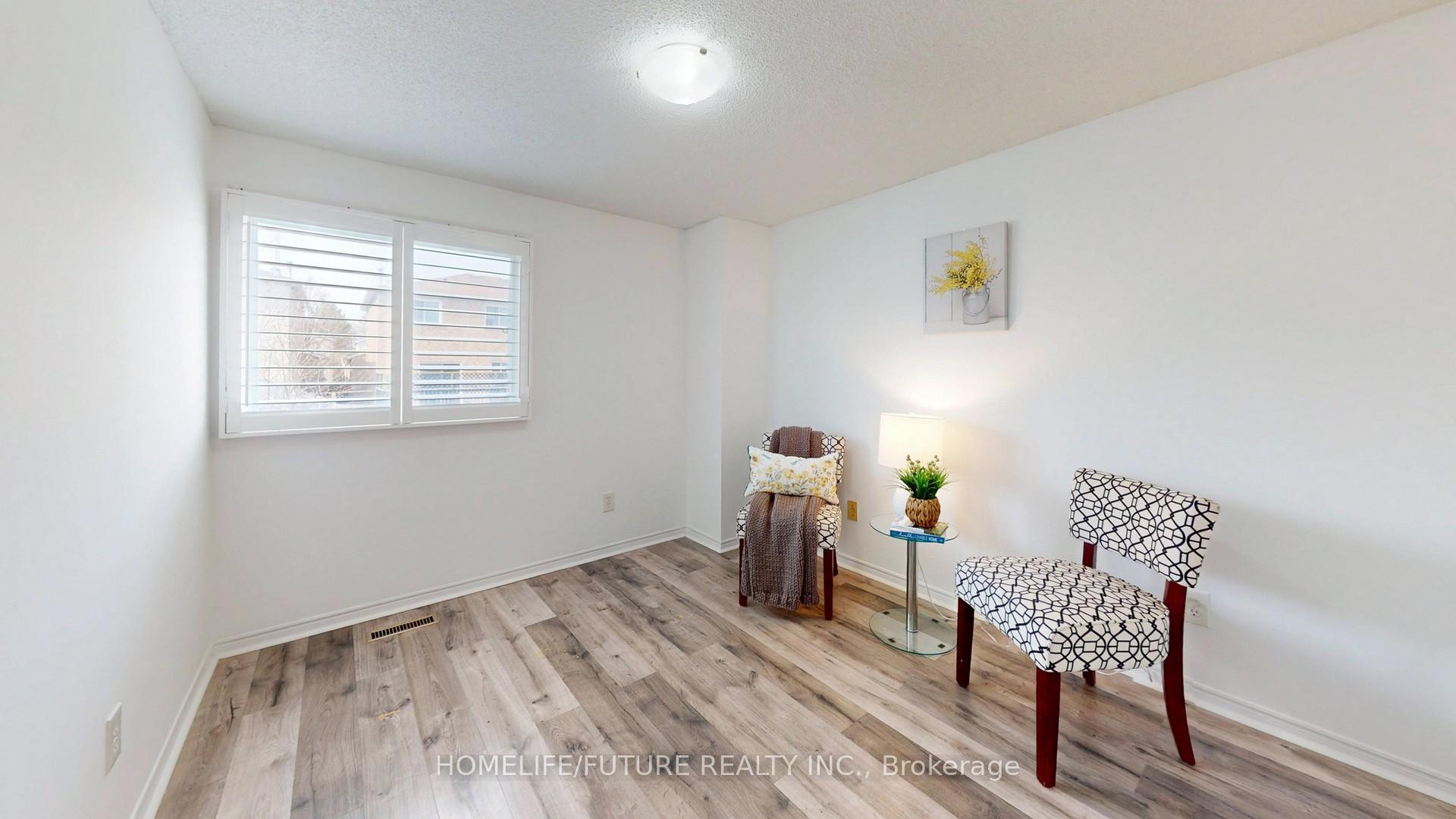 Photo 33 of 51 Gurr Crescent, Ajax, Central West — HOMEH