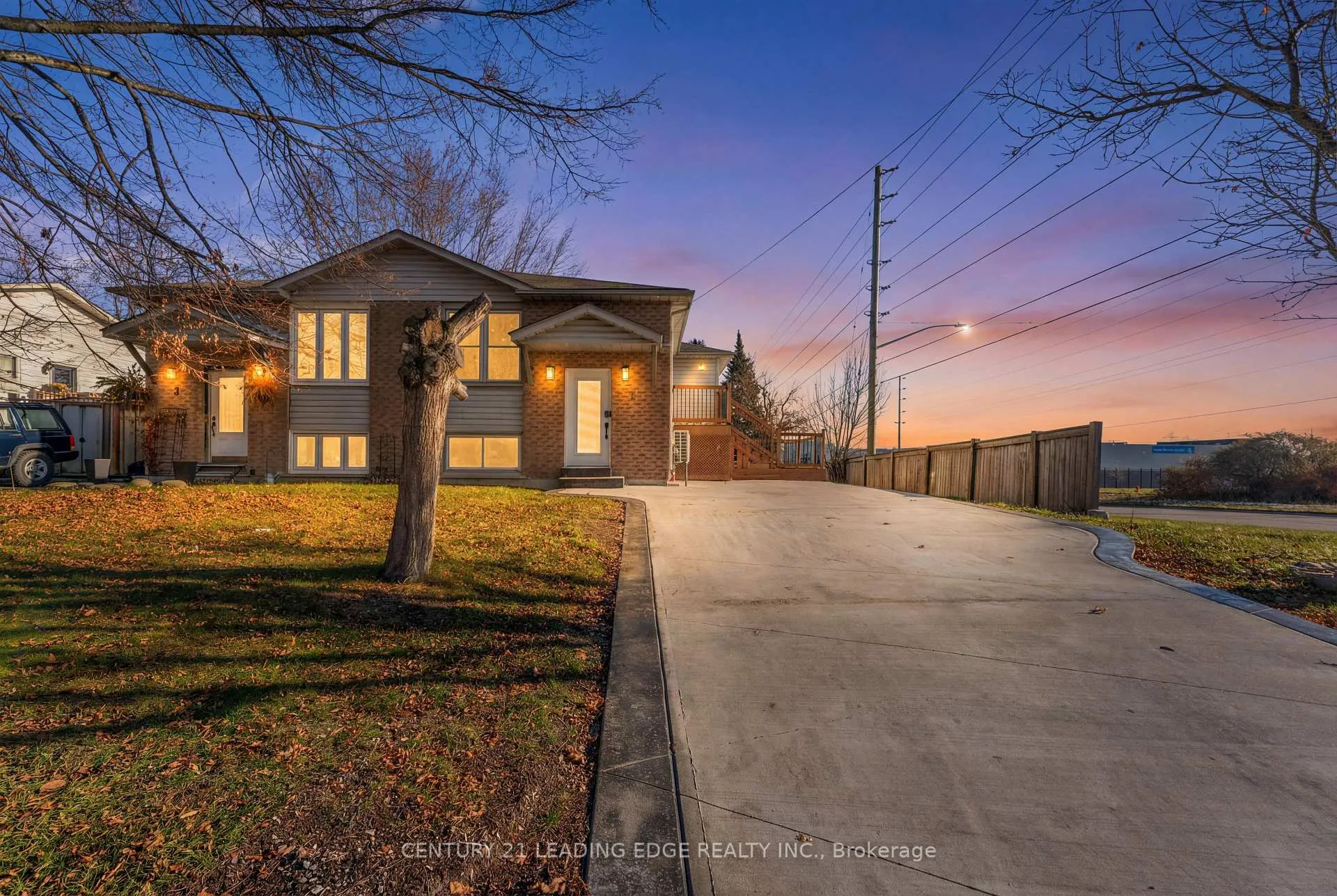 Photo 4 of 1 Lockhart Gate, Clarington, Bowmanville — HOMEH