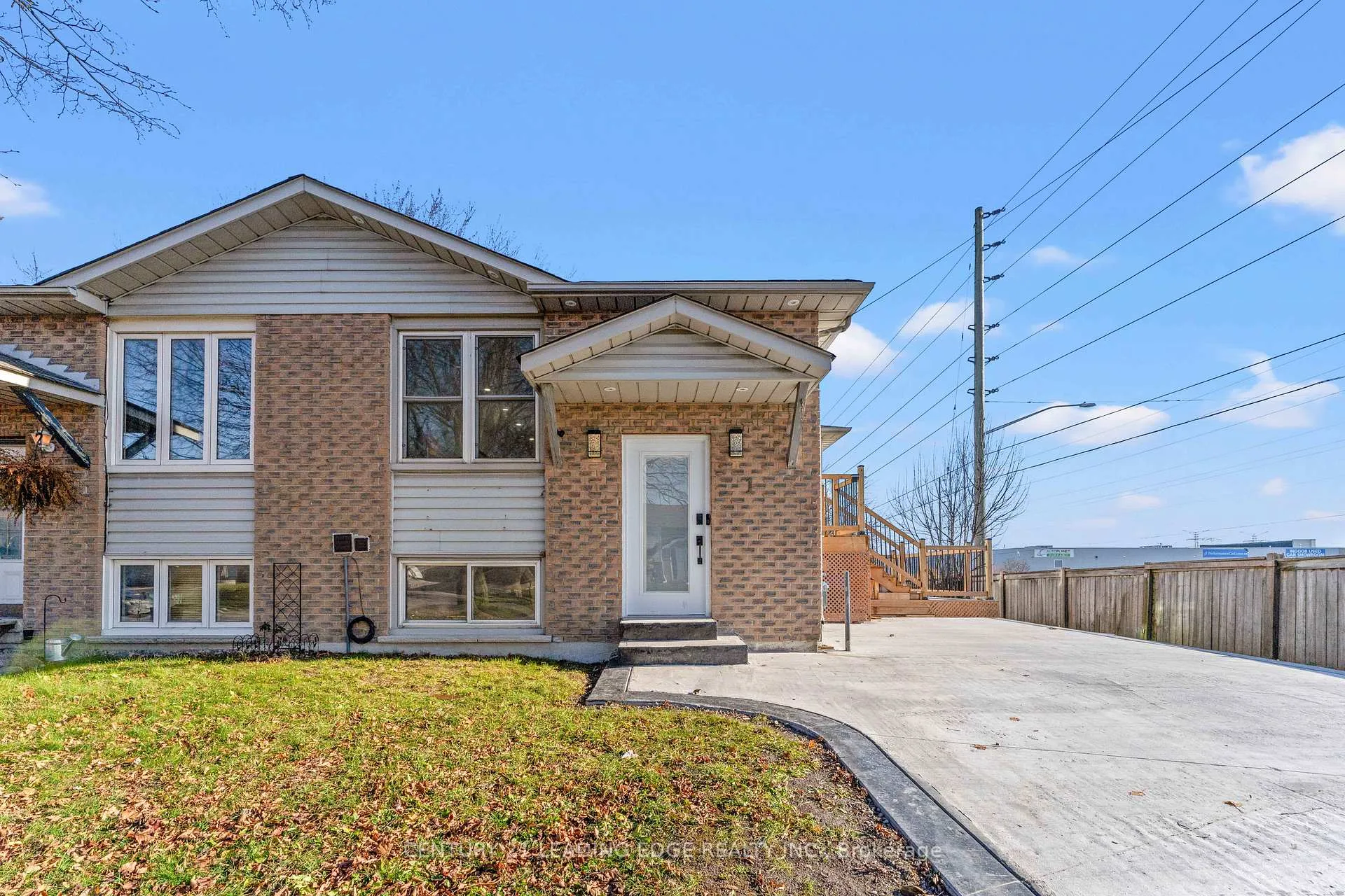 Photo 7 of 1 Lockhart Gate, Clarington, Bowmanville — HOMEH