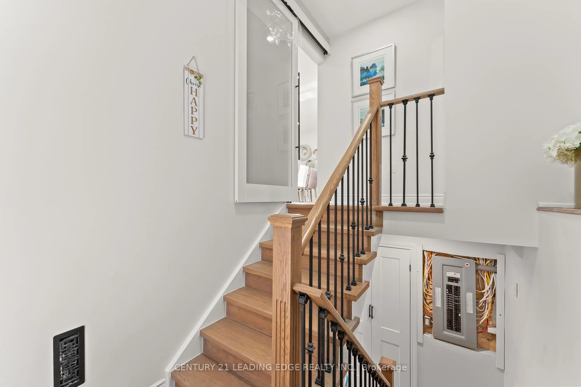 Photo 9 of 1 Lockhart Gate, Clarington, Bowmanville — HOMEH