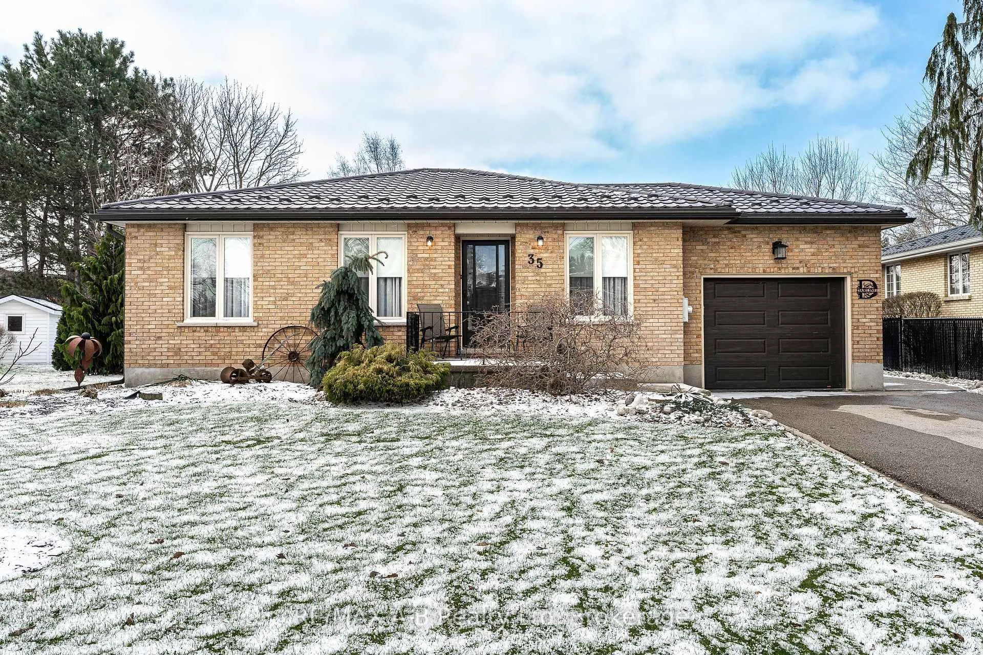 Photo 2 of 35 Sparling Crescent, St. Marys — HOMEH