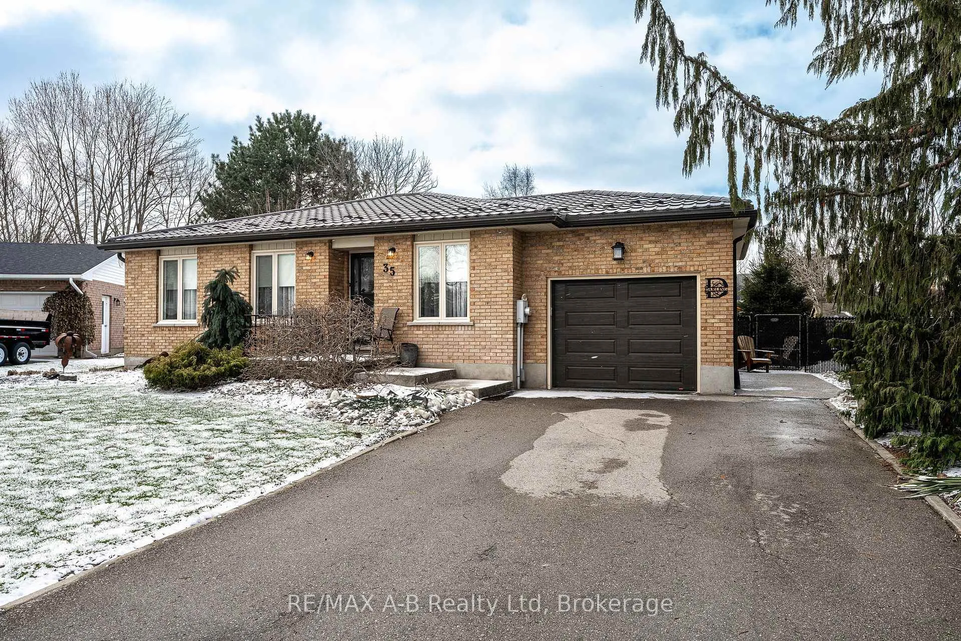 Photo 3 of 35 Sparling Crescent, St. Marys — HOMEH