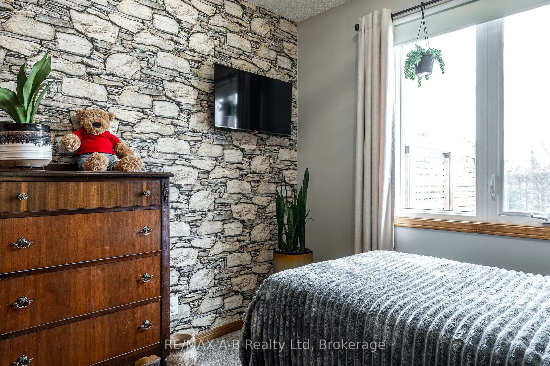 Photo 25 of 35 Sparling Crescent, St. Marys — HOMEH