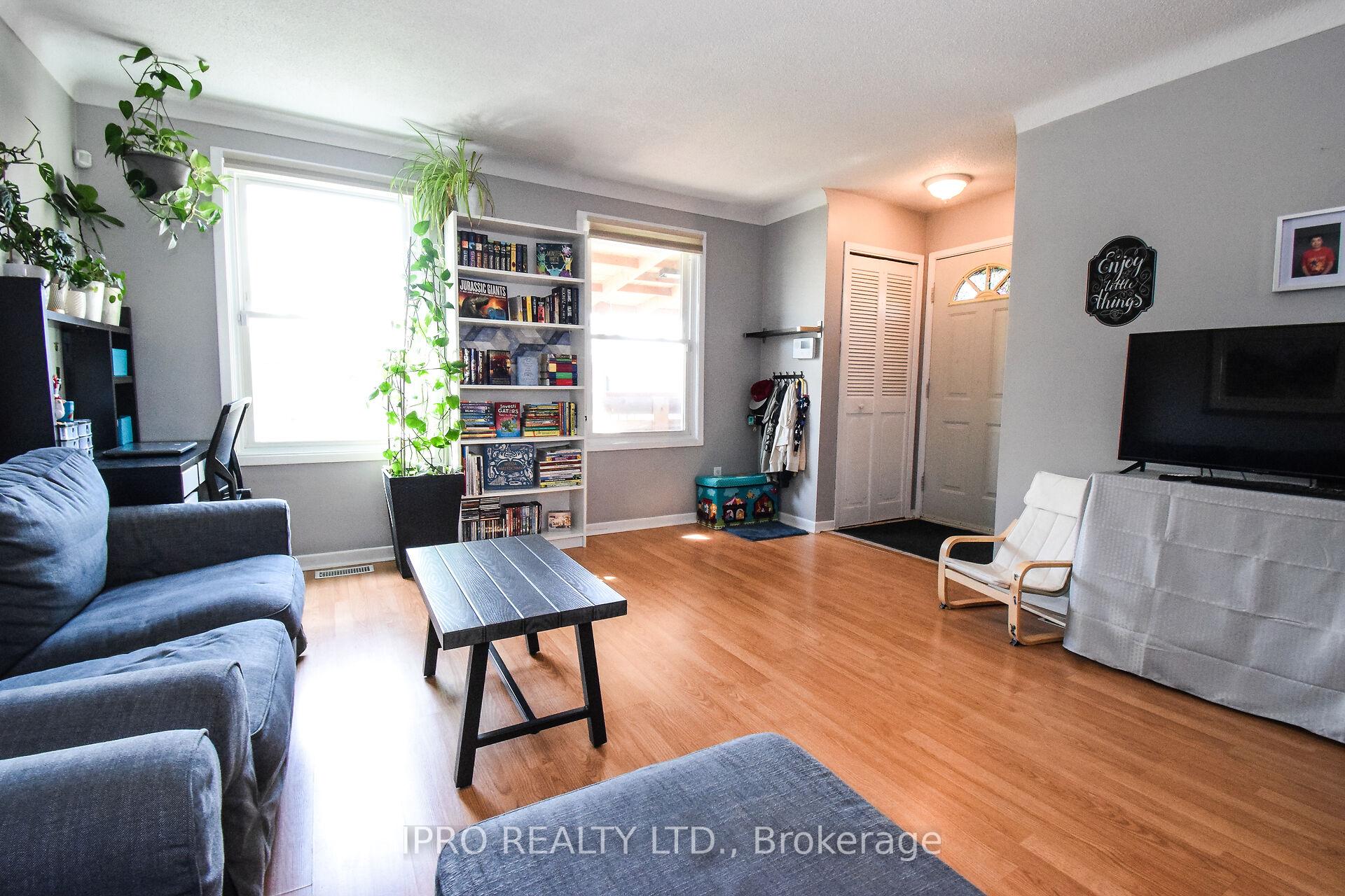 Photo 3 of 45 Brackencrest Road, St. Catharines, Secord Woods — HOMEH