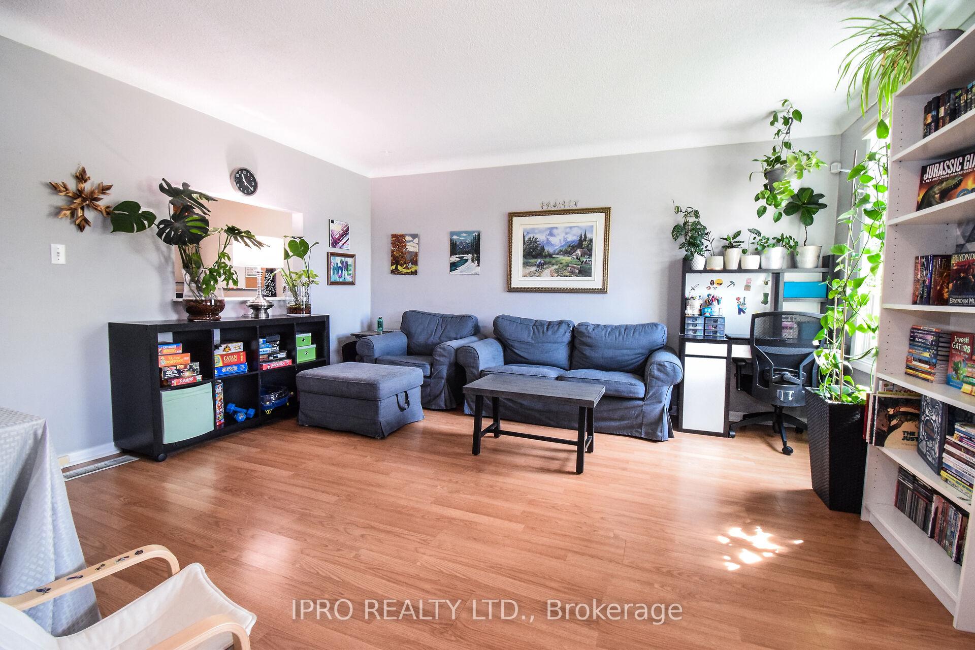 Photo 4 of 45 Brackencrest Road, St. Catharines, Secord Woods — HOMEH