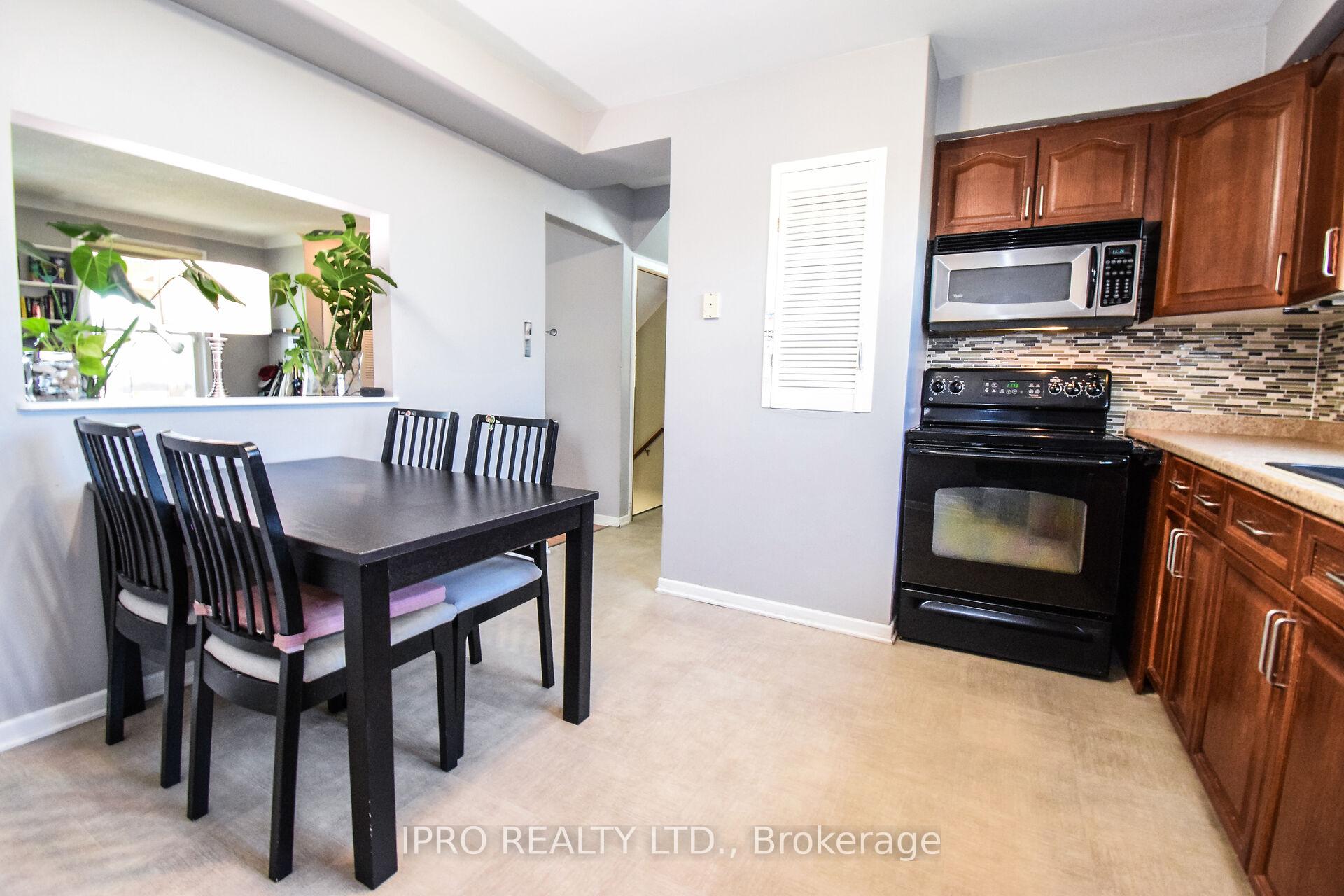 Photo 5 of 45 Brackencrest Road, St. Catharines, Secord Woods — HOMEH