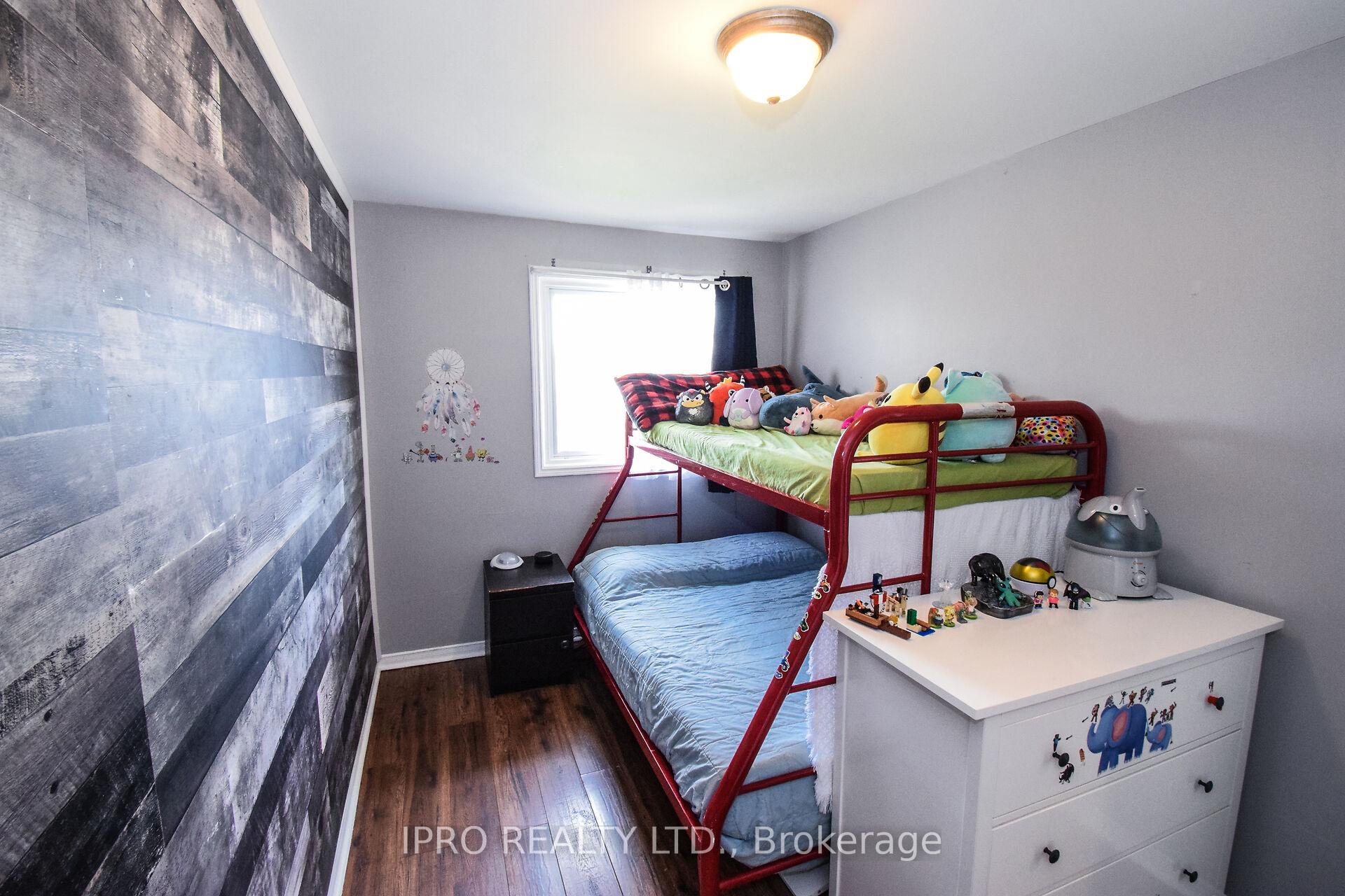 Photo 15 of 45 Brackencrest Road, St. Catharines, Secord Woods — HOMEH