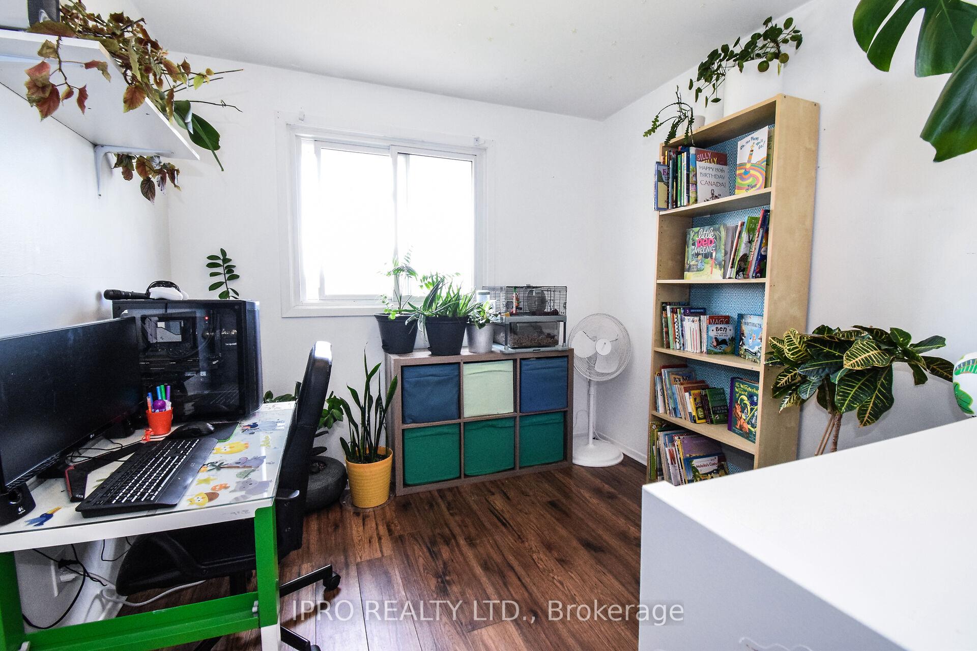 Photo 17 of 45 Brackencrest Road, St. Catharines, Secord Woods — HOMEH