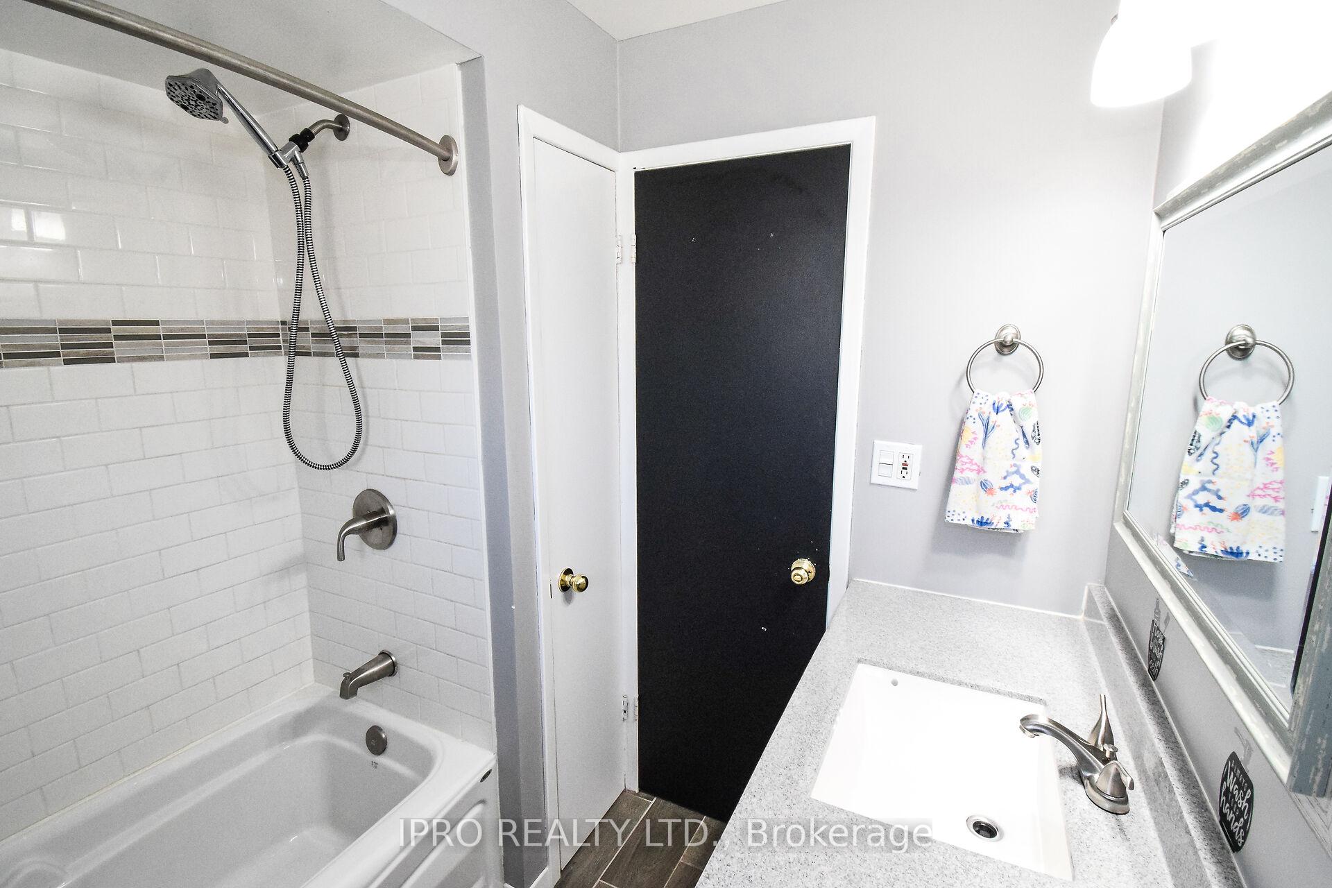 Photo 19 of 45 Brackencrest Road, St. Catharines, Secord Woods — HOMEH