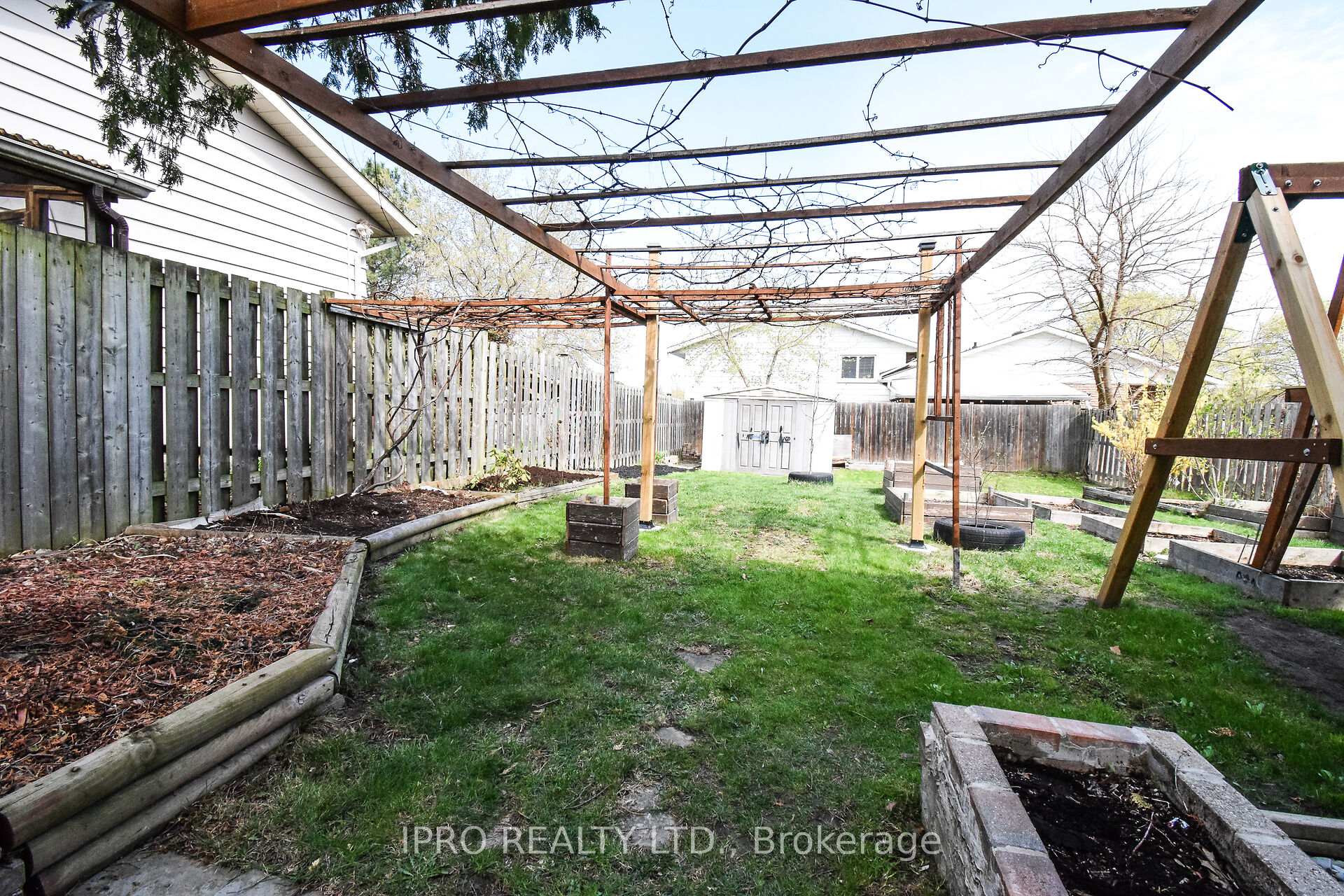 Photo 27 of 45 Brackencrest Road, St. Catharines, Secord Woods — HOMEH