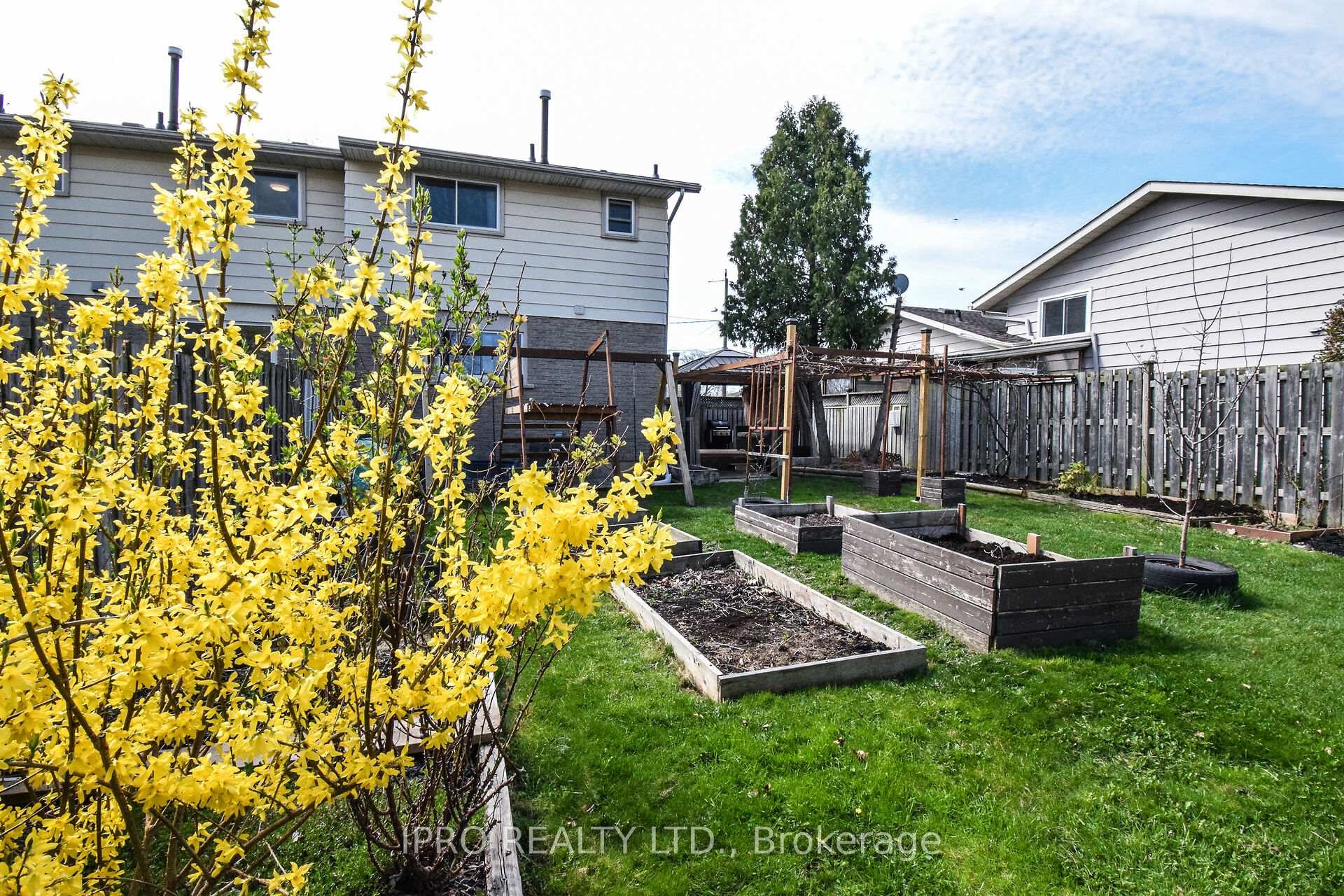 Photo 28 of 45 Brackencrest Road, St. Catharines, Secord Woods — HOMEH