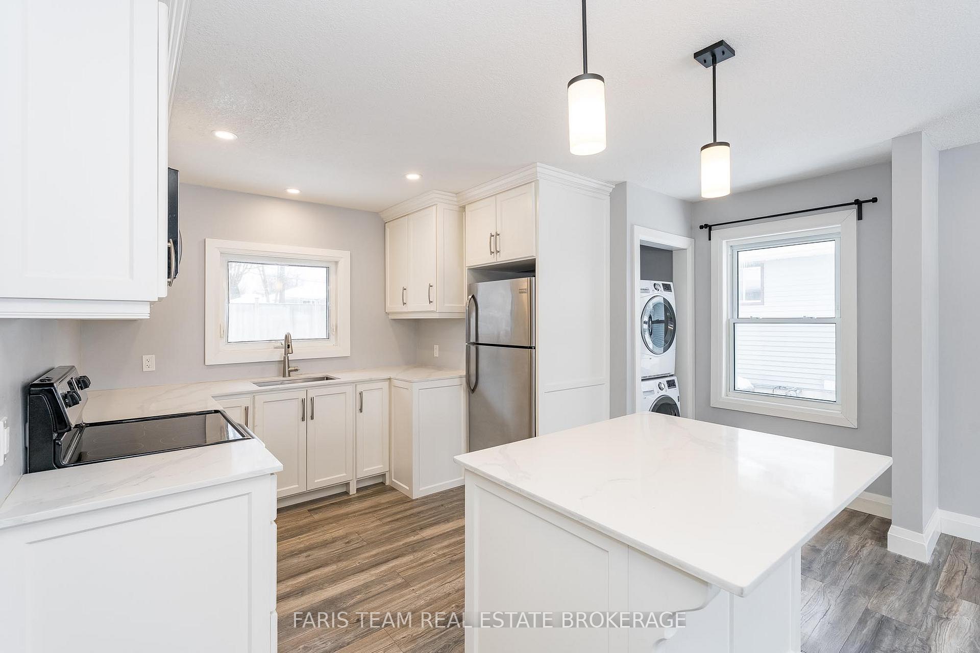 Photo 3 of 135 Gunn Street, Barrie, Wellington — HOMEH