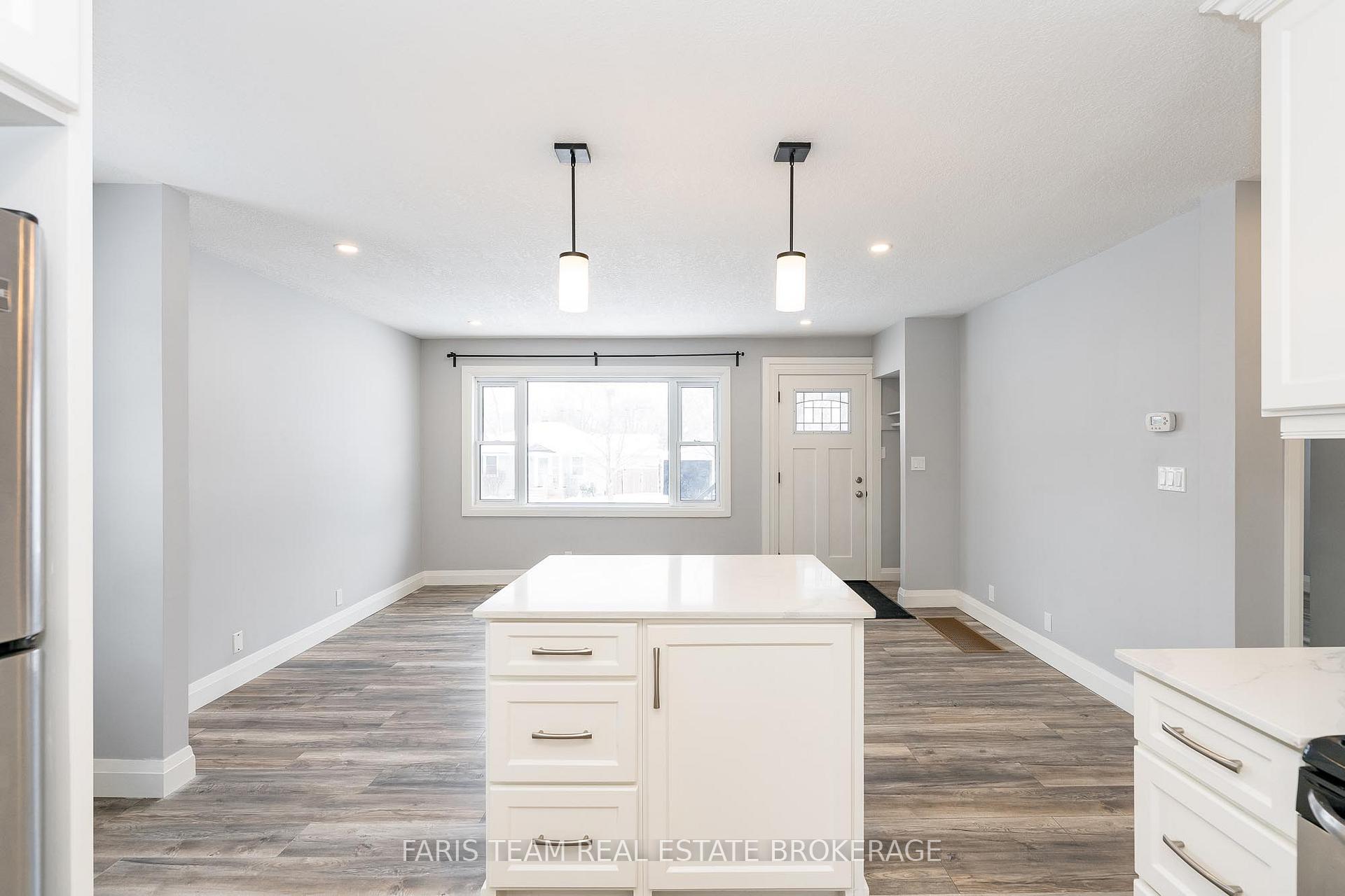 Photo 6 of 135 Gunn Street, Barrie, Wellington — HOMEH