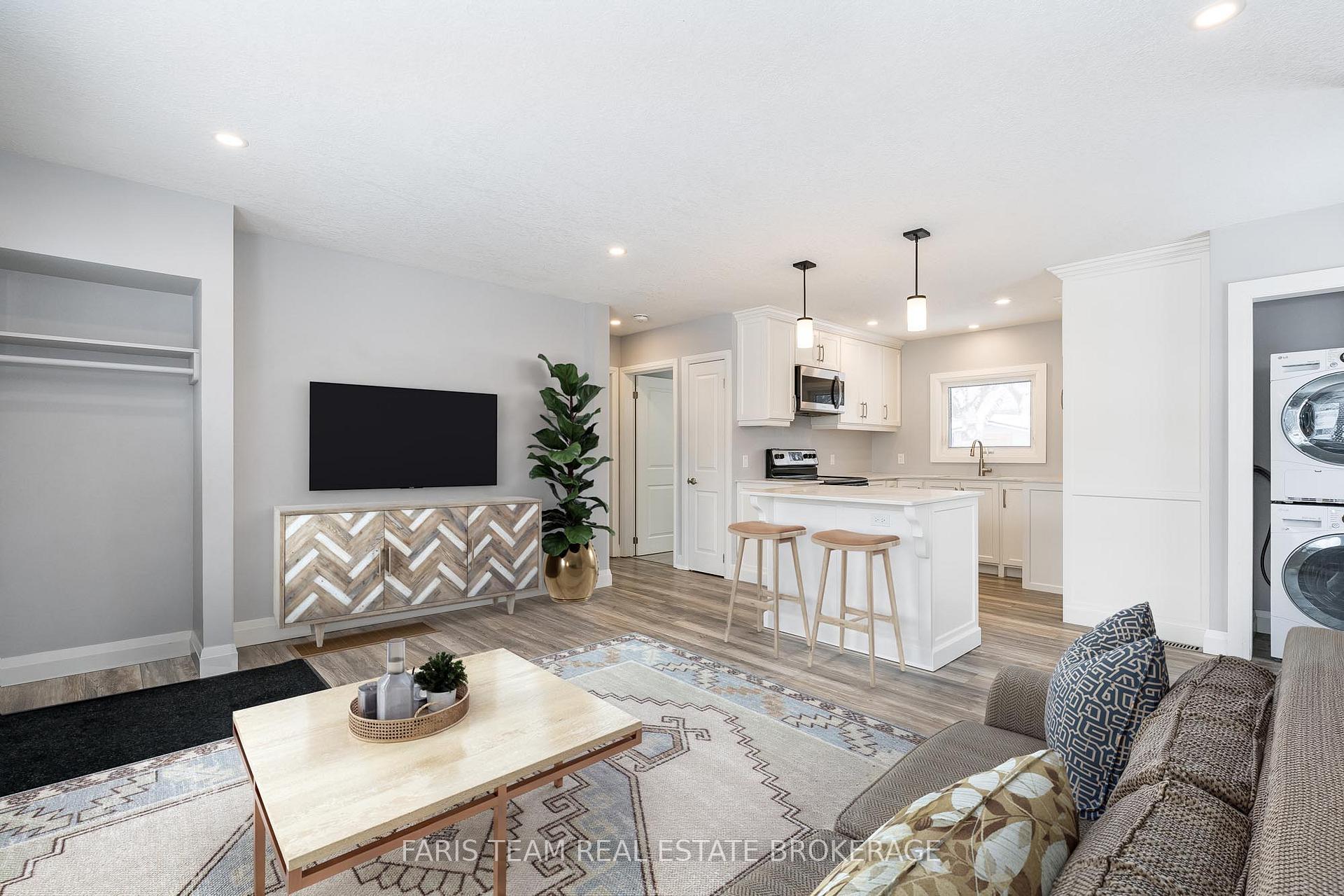 Photo 9 of 135 Gunn Street, Barrie, Wellington — HOMEH