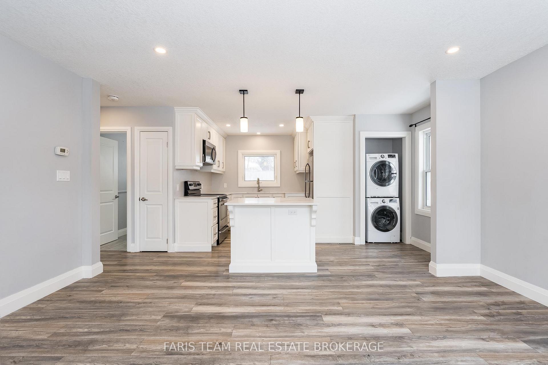 Photo 14 of 135 Gunn Street, Barrie, Wellington — HOMEH