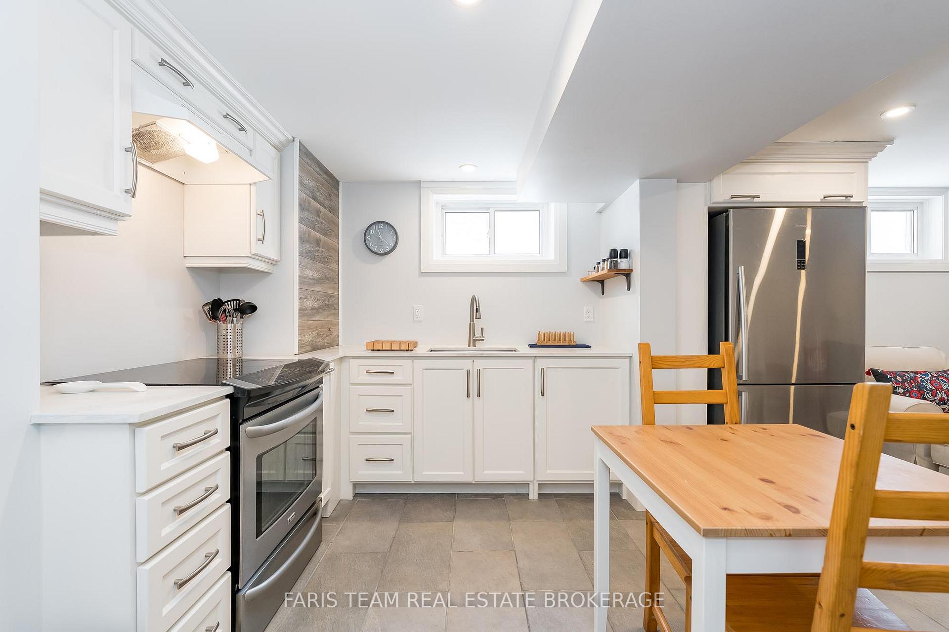 Photo 16 of 135 Gunn Street, Barrie, Wellington — HOMEH