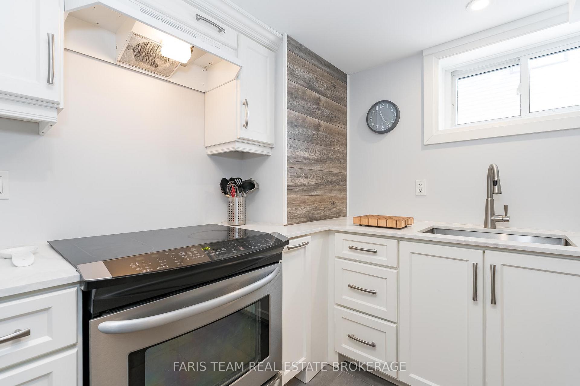 Photo 15 of 135 Gunn Street, Barrie, Wellington — HOMEH